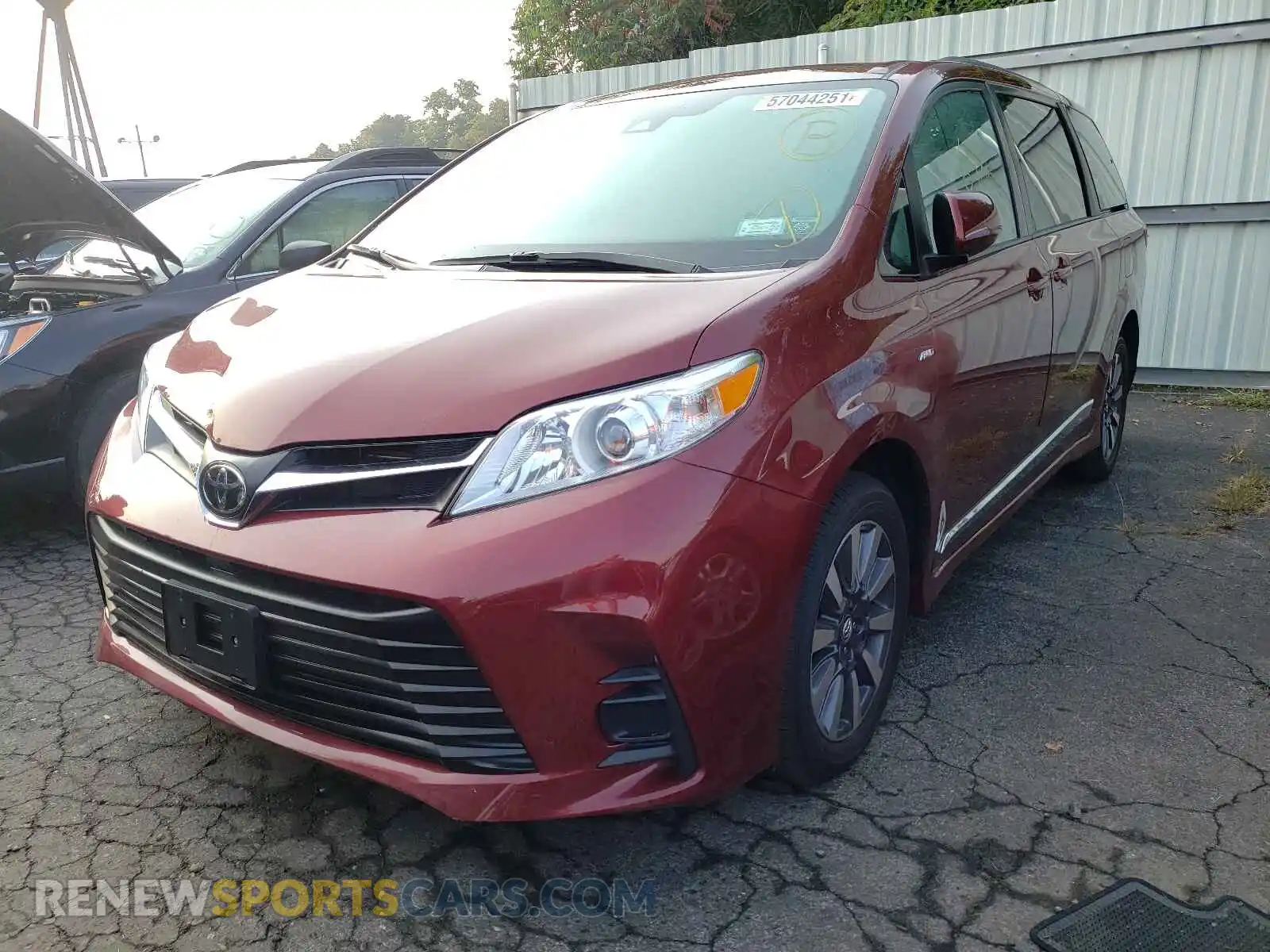 2 Photograph of a damaged car 5TDJZ3DC5LS239741 TOYOTA SIENNA 2020