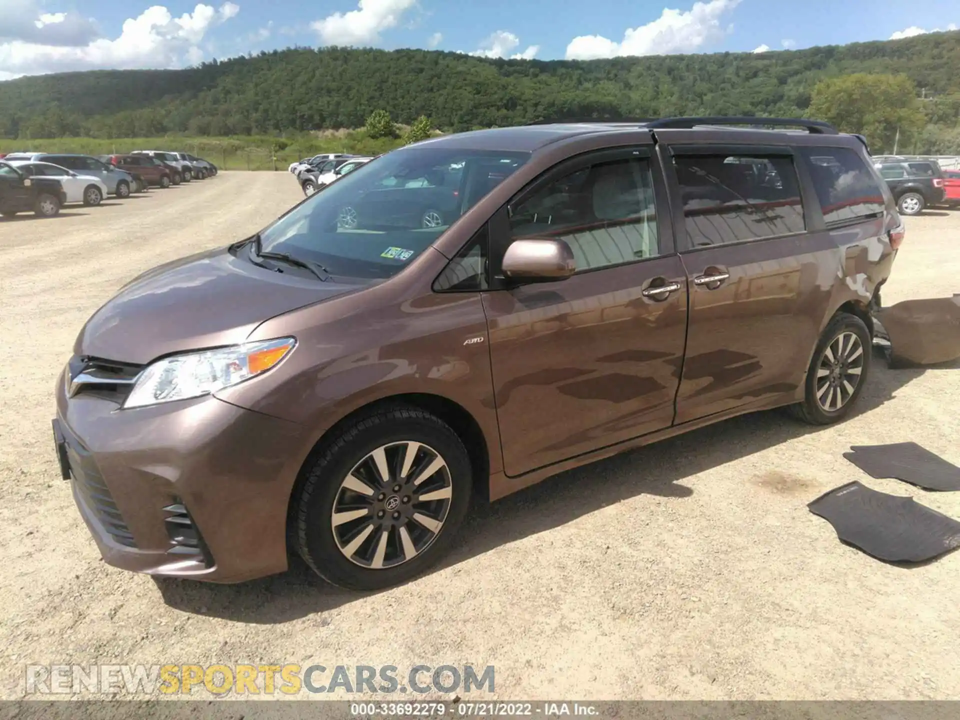 2 Photograph of a damaged car 5TDJZ3DC7LS241524 TOYOTA SIENNA 2020