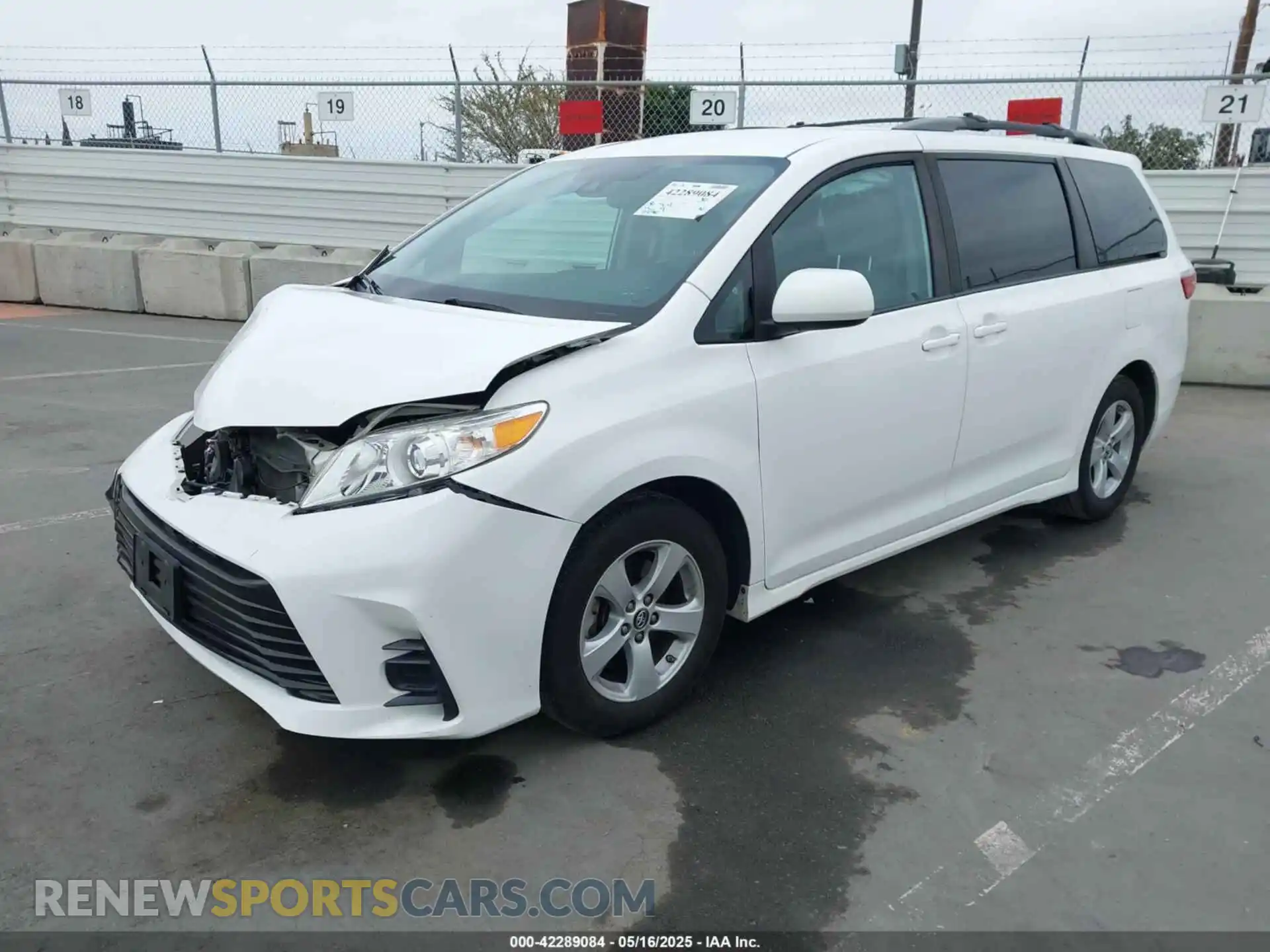 2 Photograph of a damaged car 5TDKZ3DC0LS044909 TOYOTA SIENNA 2020