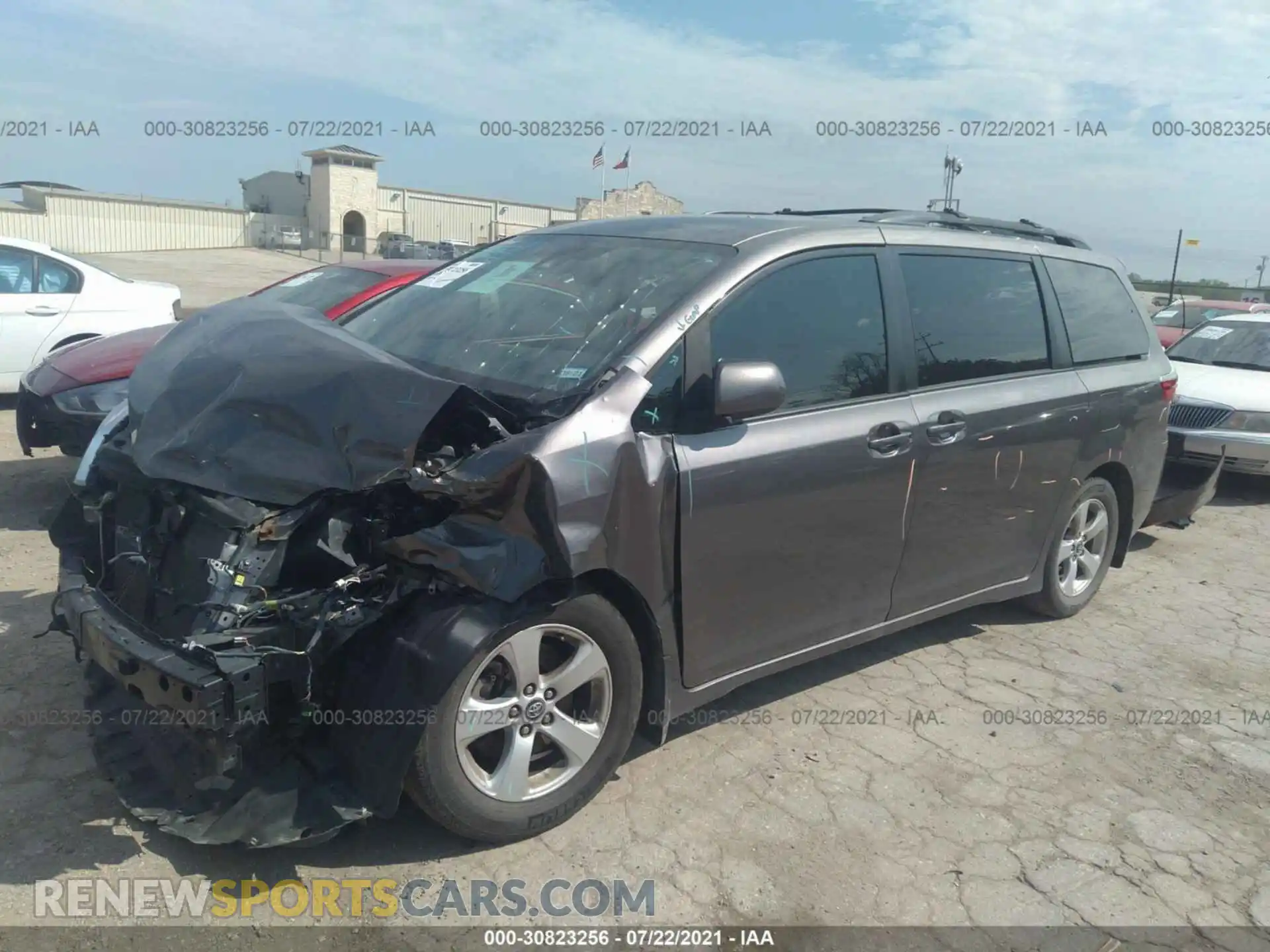2 Photograph of a damaged car 5TDKZ3DC2LS022829 TOYOTA SIENNA 2020