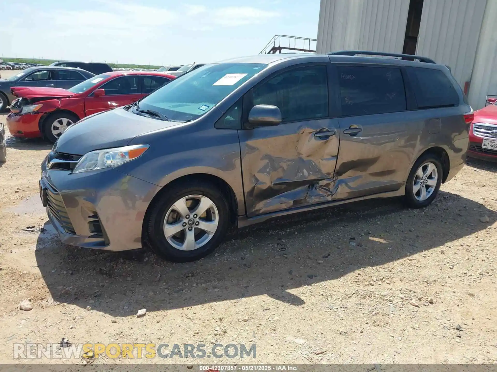 2 Photograph of a damaged car 5TDKZ3DC2LS036312 TOYOTA SIENNA 2020