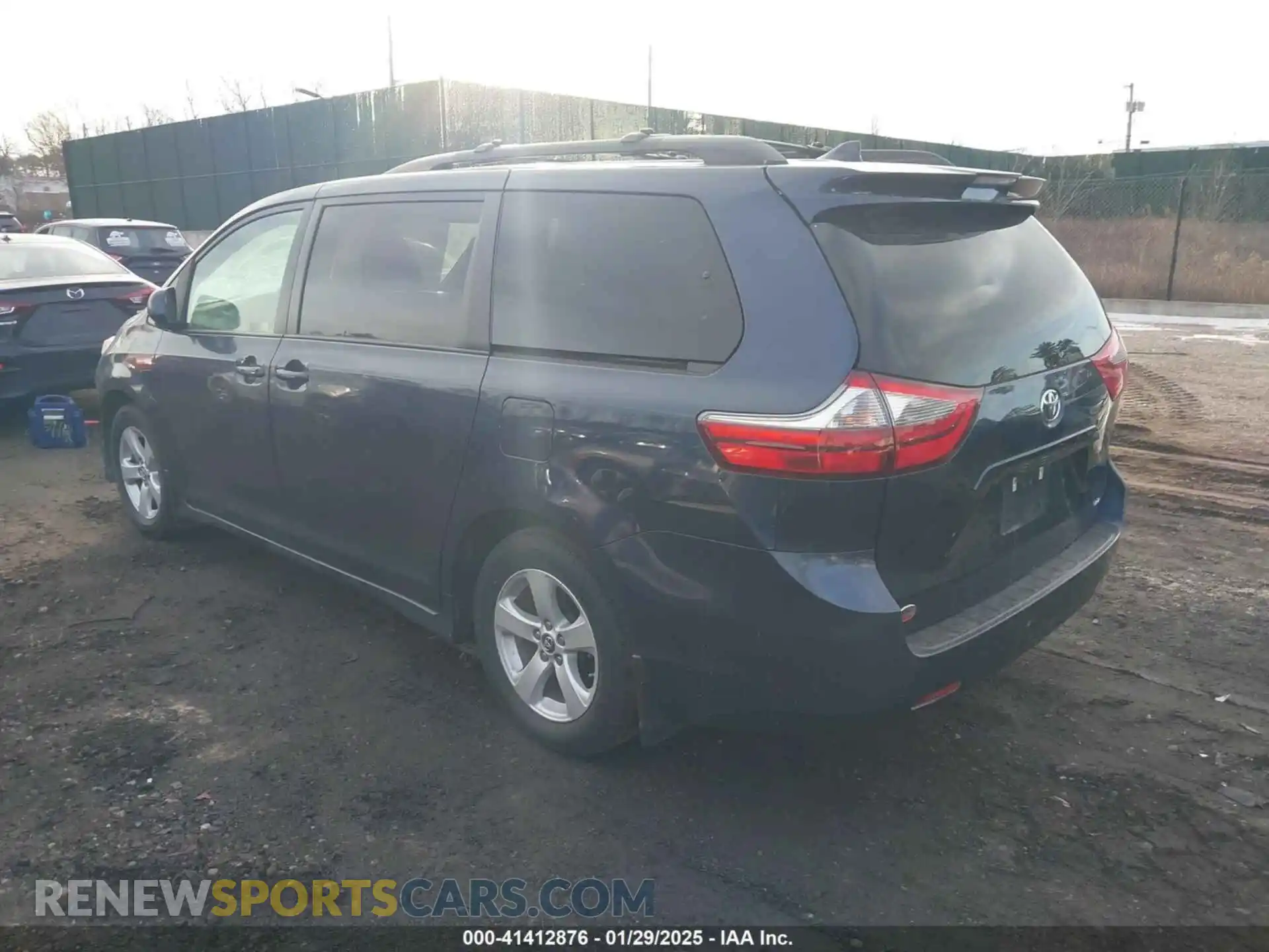 3 Photograph of a damaged car 5TDKZ3DC4LS050616 TOYOTA SIENNA 2020
