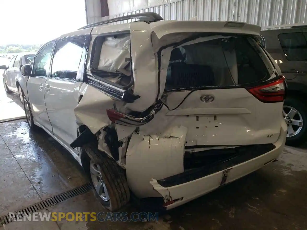 3 Photograph of a damaged car 5TDKZ3DC5LS022971 TOYOTA SIENNA 2020
