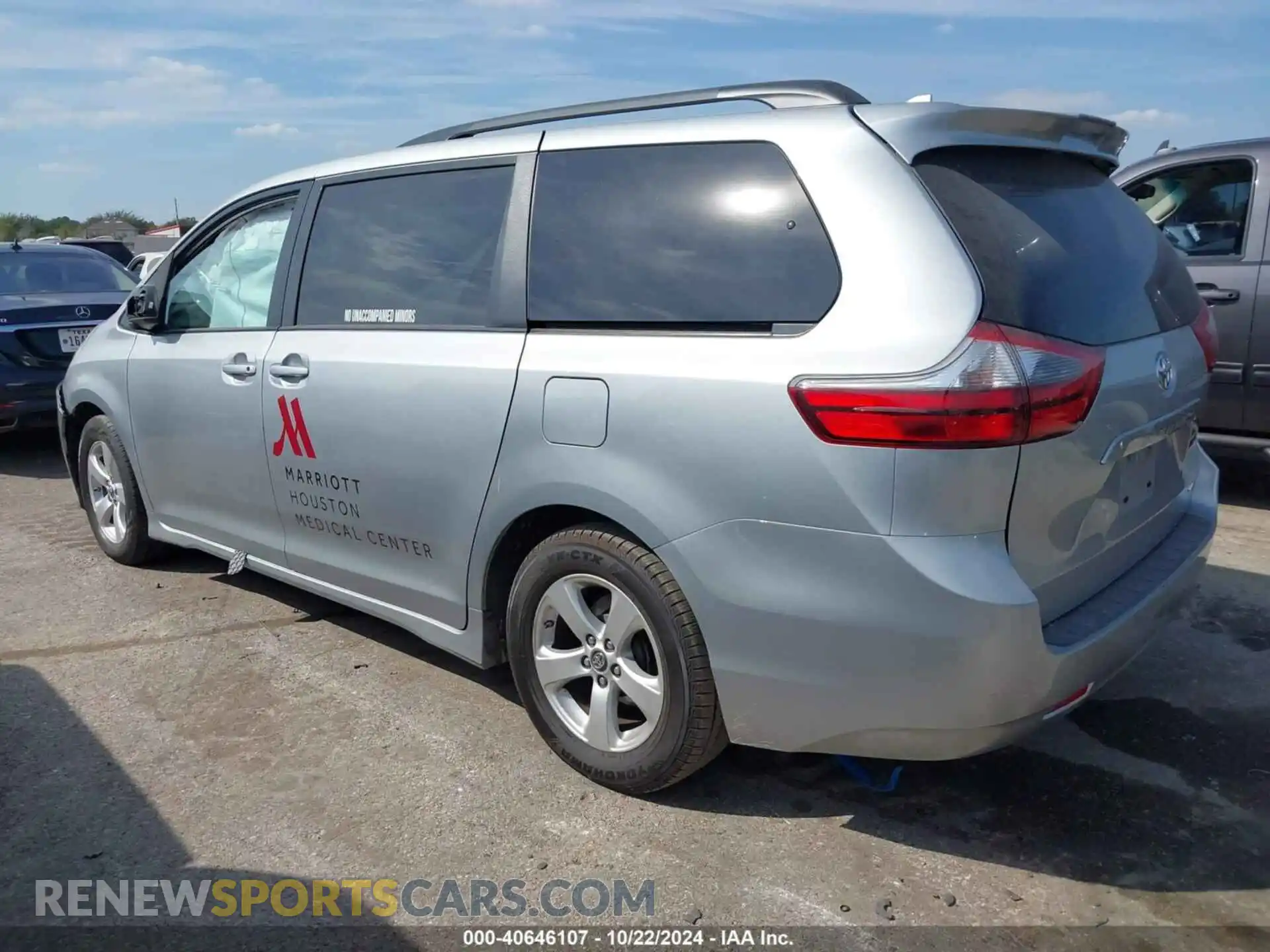 3 Photograph of a damaged car 5TDKZ3DC9LS024142 TOYOTA SIENNA 2020