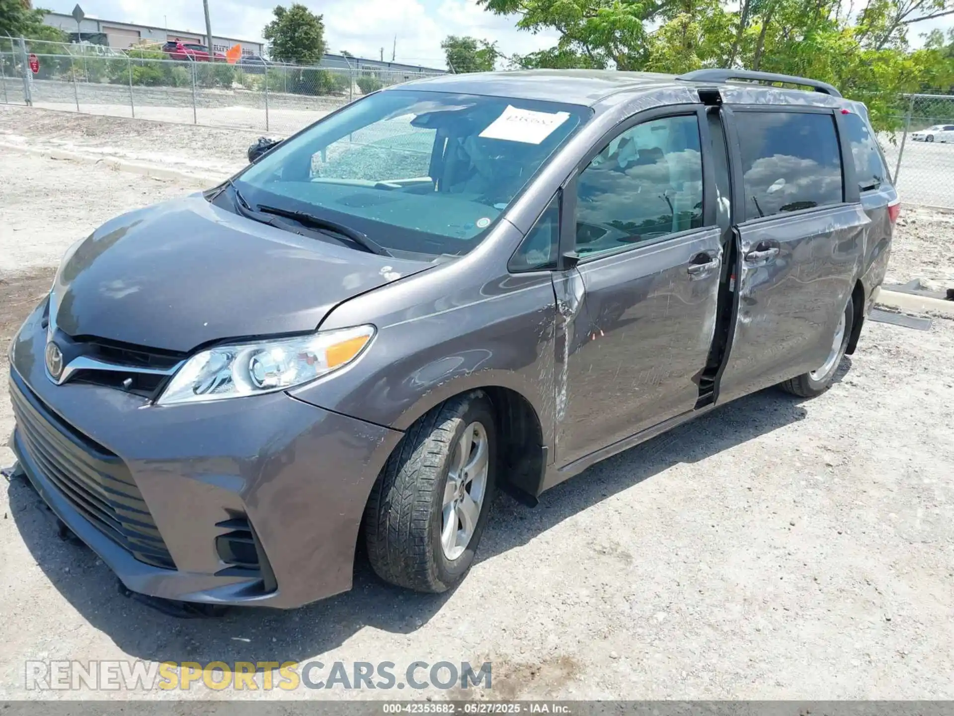 2 Photograph of a damaged car 5TDKZ3DC9LS086866 TOYOTA SIENNA 2020