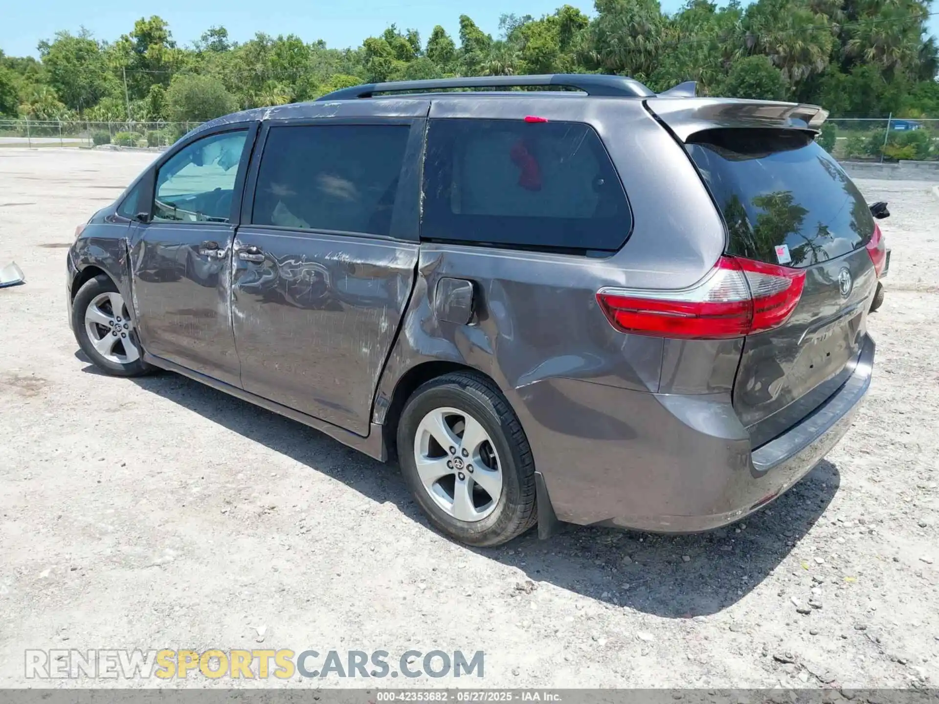 3 Photograph of a damaged car 5TDKZ3DC9LS086866 TOYOTA SIENNA 2020