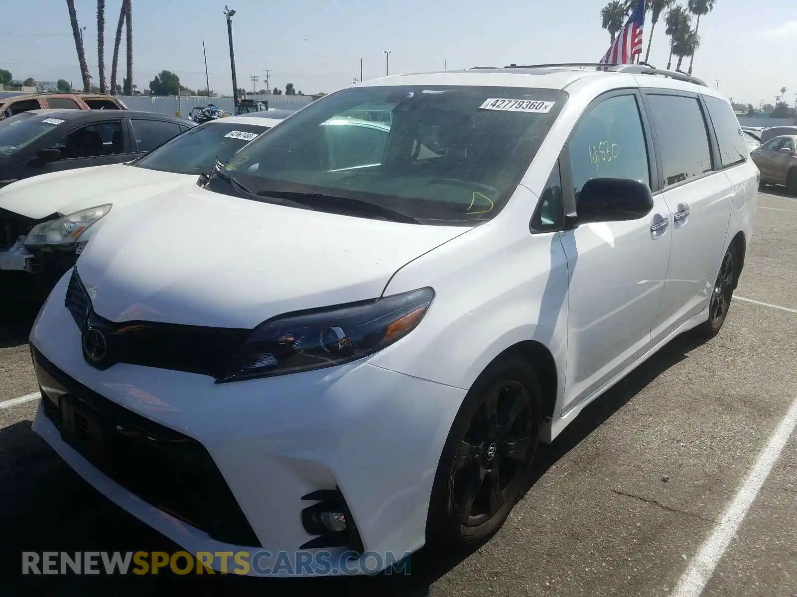 2 Photograph of a damaged car 5TDXZ3DC3LS038382 TOYOTA SIENNA 2020