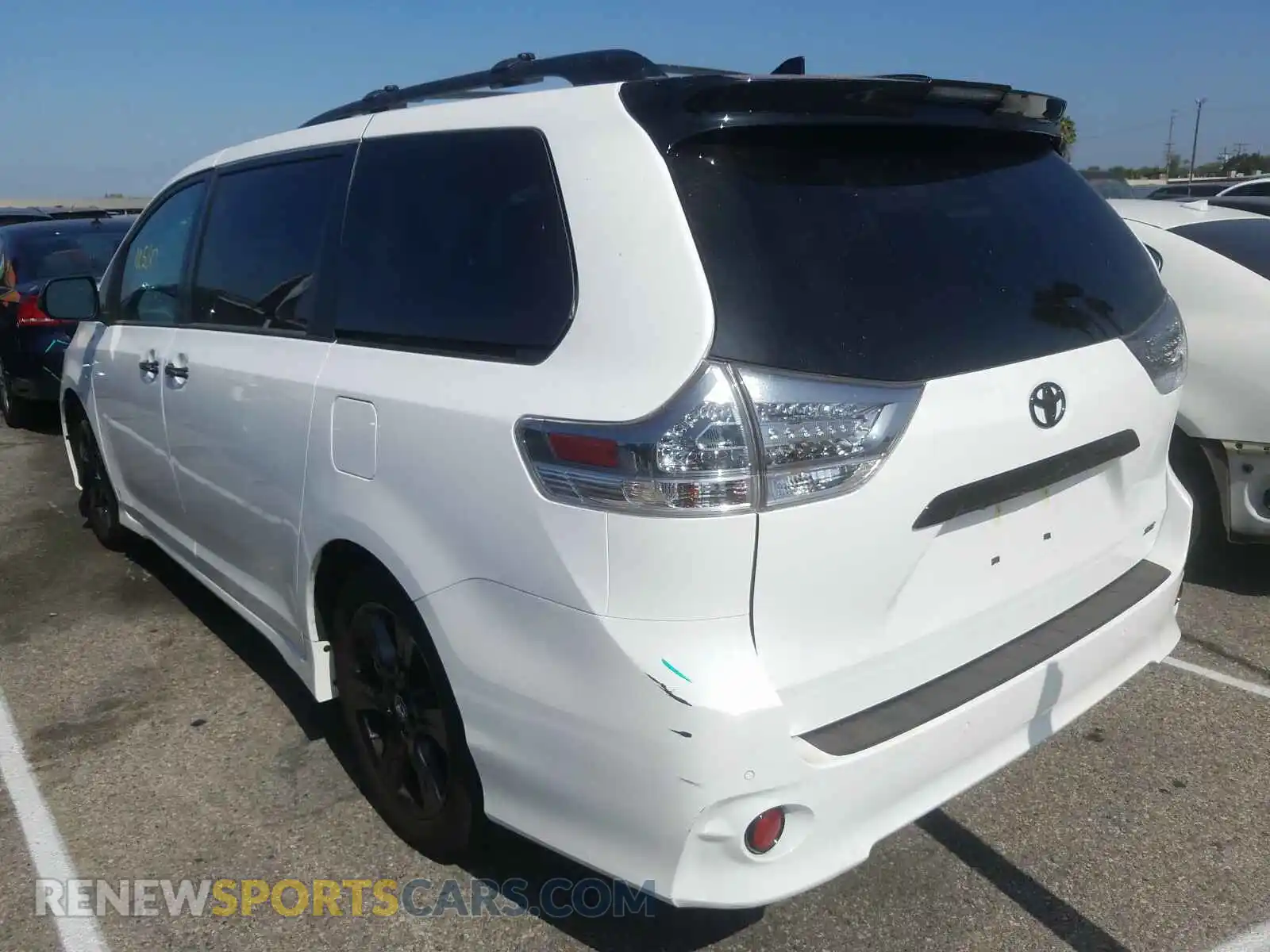 3 Photograph of a damaged car 5TDXZ3DC3LS038382 TOYOTA SIENNA 2020