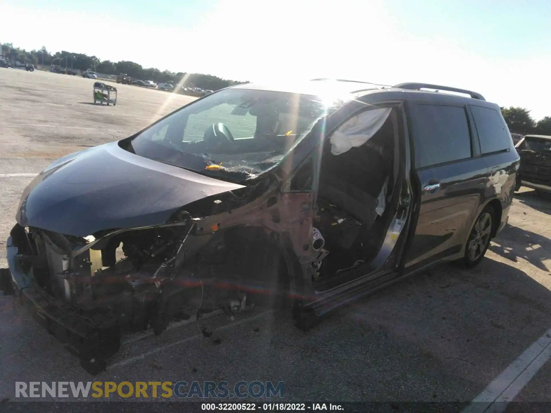 2 Photograph of a damaged car 5TDXZ3DC3LS063959 TOYOTA SIENNA 2020