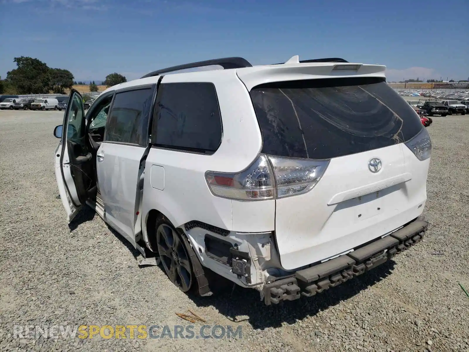 3 Photograph of a damaged car 5TDXZ3DC4LS087347 TOYOTA SIENNA 2020