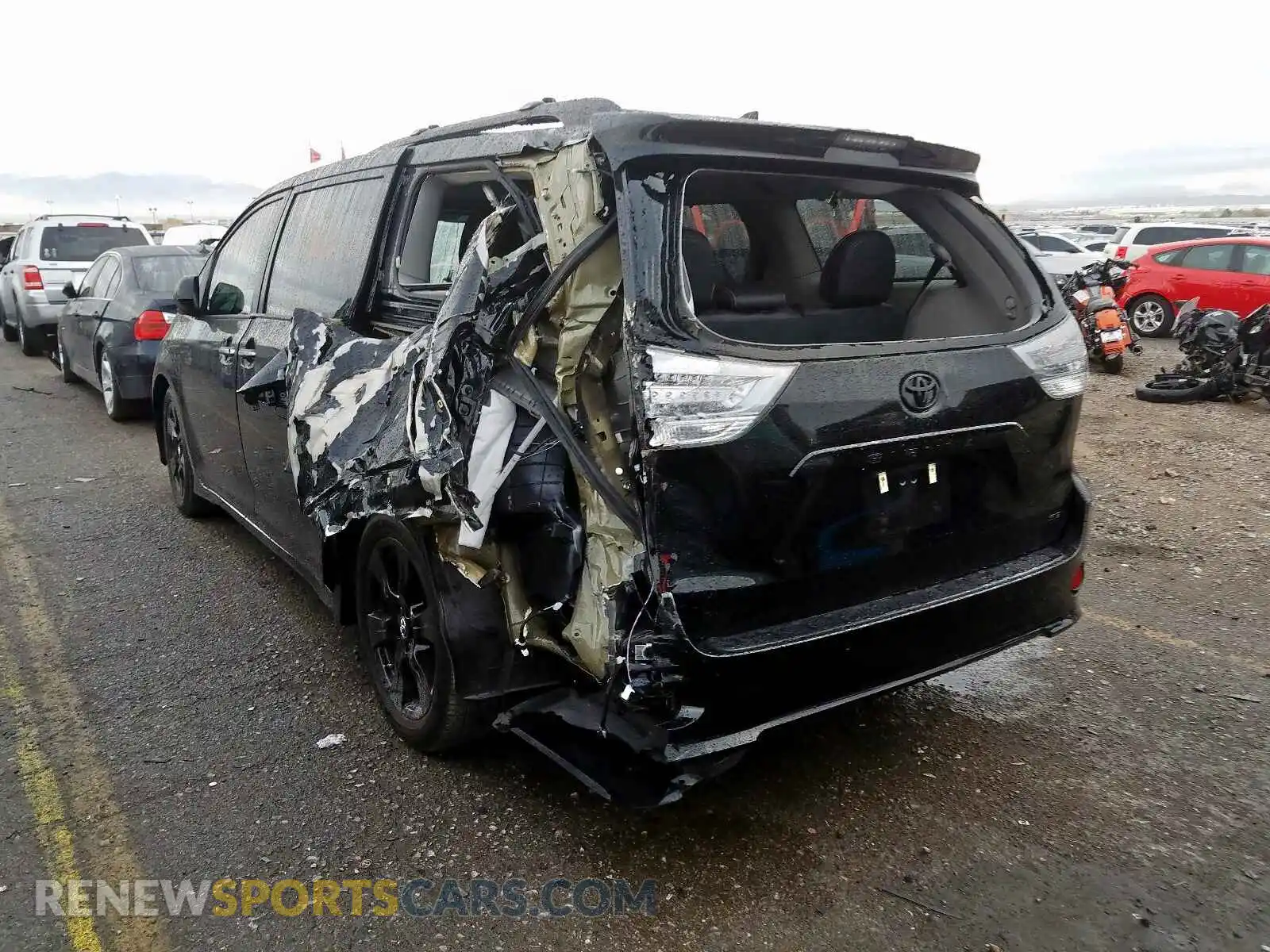 3 Photograph of a damaged car 5TDXZ3DC7LS031676 TOYOTA SIENNA 2020
