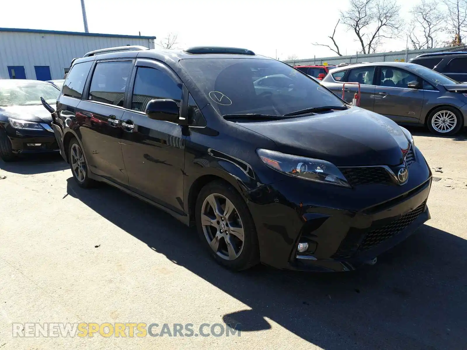 1 Photograph of a damaged car 5TDXZ3DC8LS023635 TOYOTA SIENNA 2020