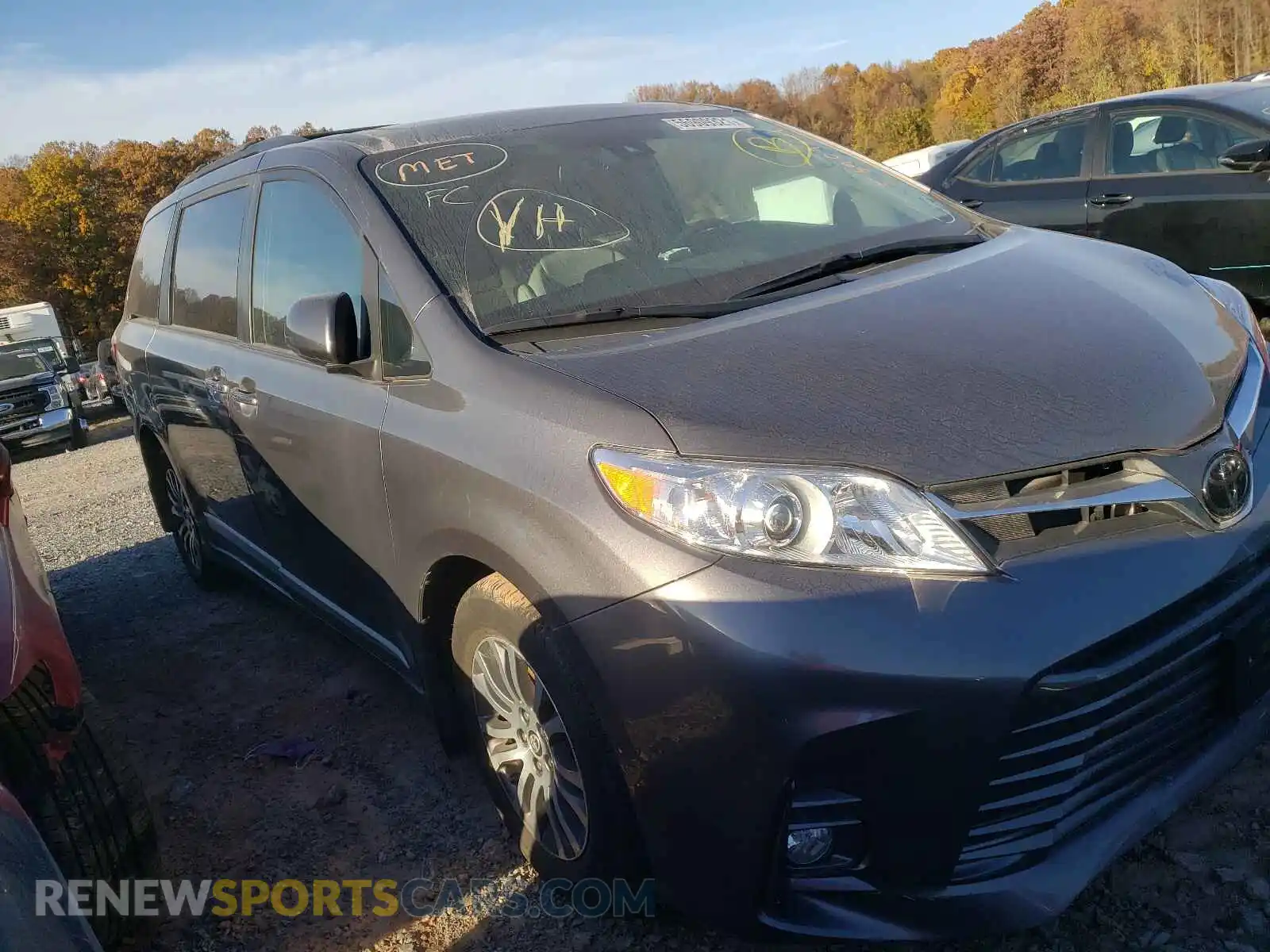1 Photograph of a damaged car 5TDYZ3DC0LS037663 TOYOTA SIENNA 2020