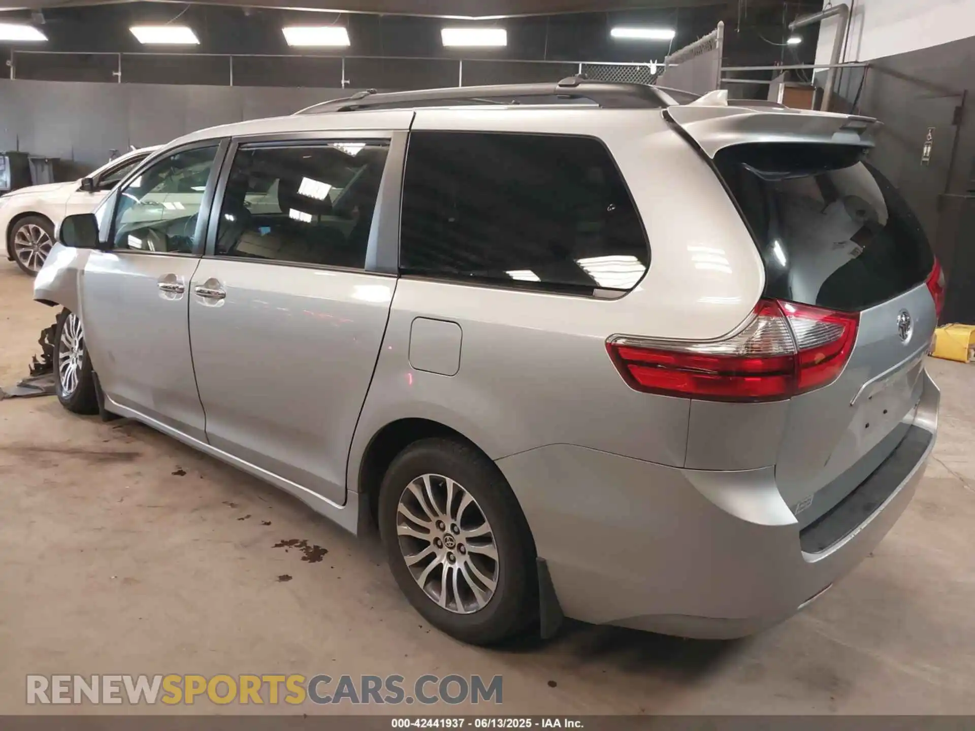 3 Photograph of a damaged car 5TDYZ3DC0LS086166 TOYOTA SIENNA 2020