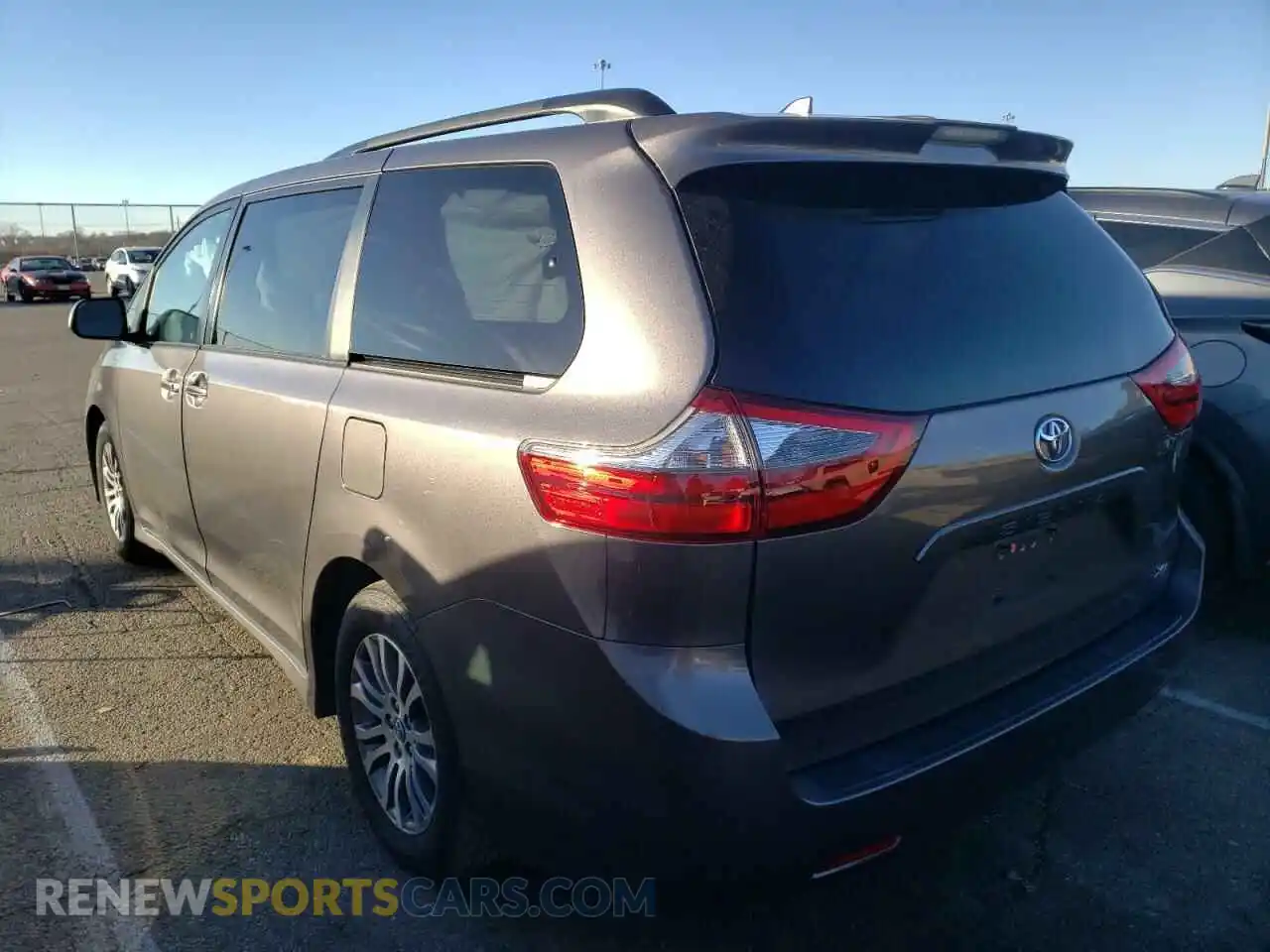 3 Photograph of a damaged car 5TDYZ3DC2LS052827 TOYOTA SIENNA 2020