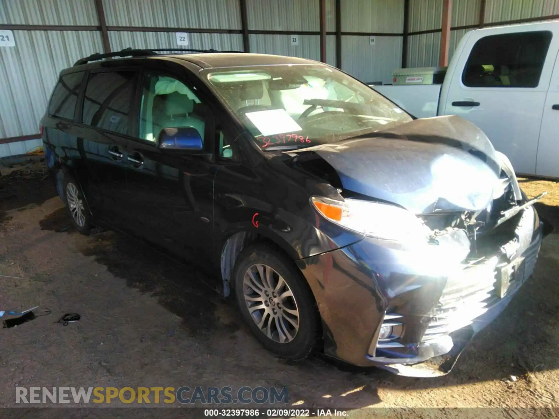 1 Photograph of a damaged car 5TDYZ3DC2LS068669 TOYOTA SIENNA 2020