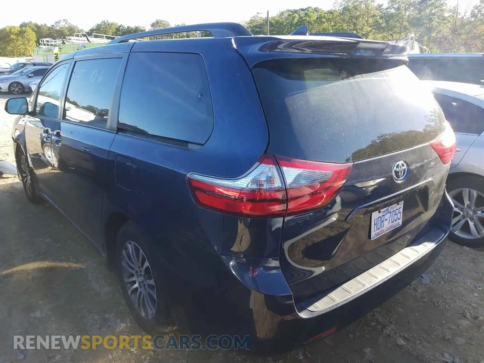 3 Photograph of a damaged car 5TDYZ3DC3LS054246 TOYOTA SIENNA 2020