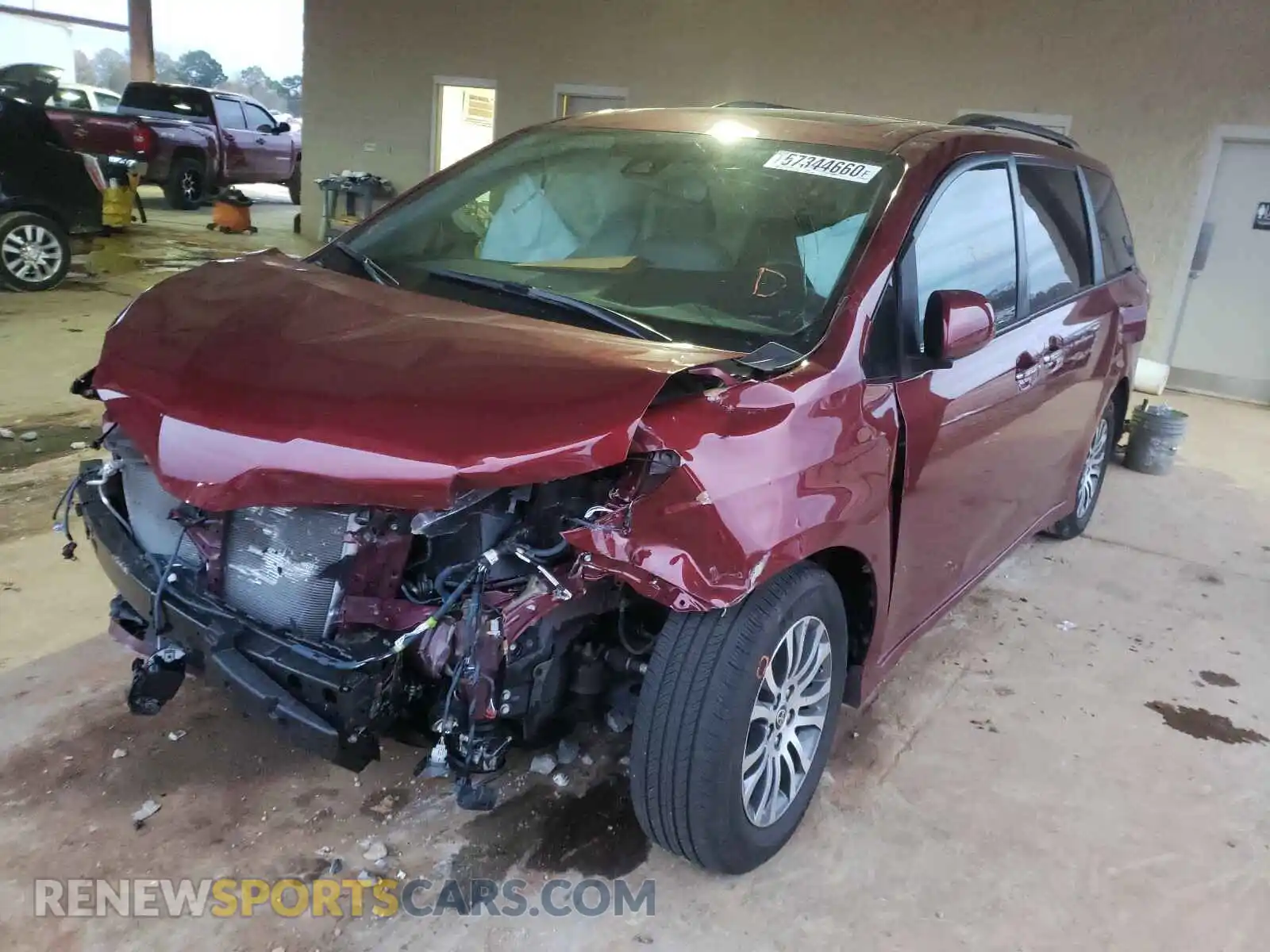 2 Photograph of a damaged car 5TDYZ3DC6LS062101 TOYOTA SIENNA 2020