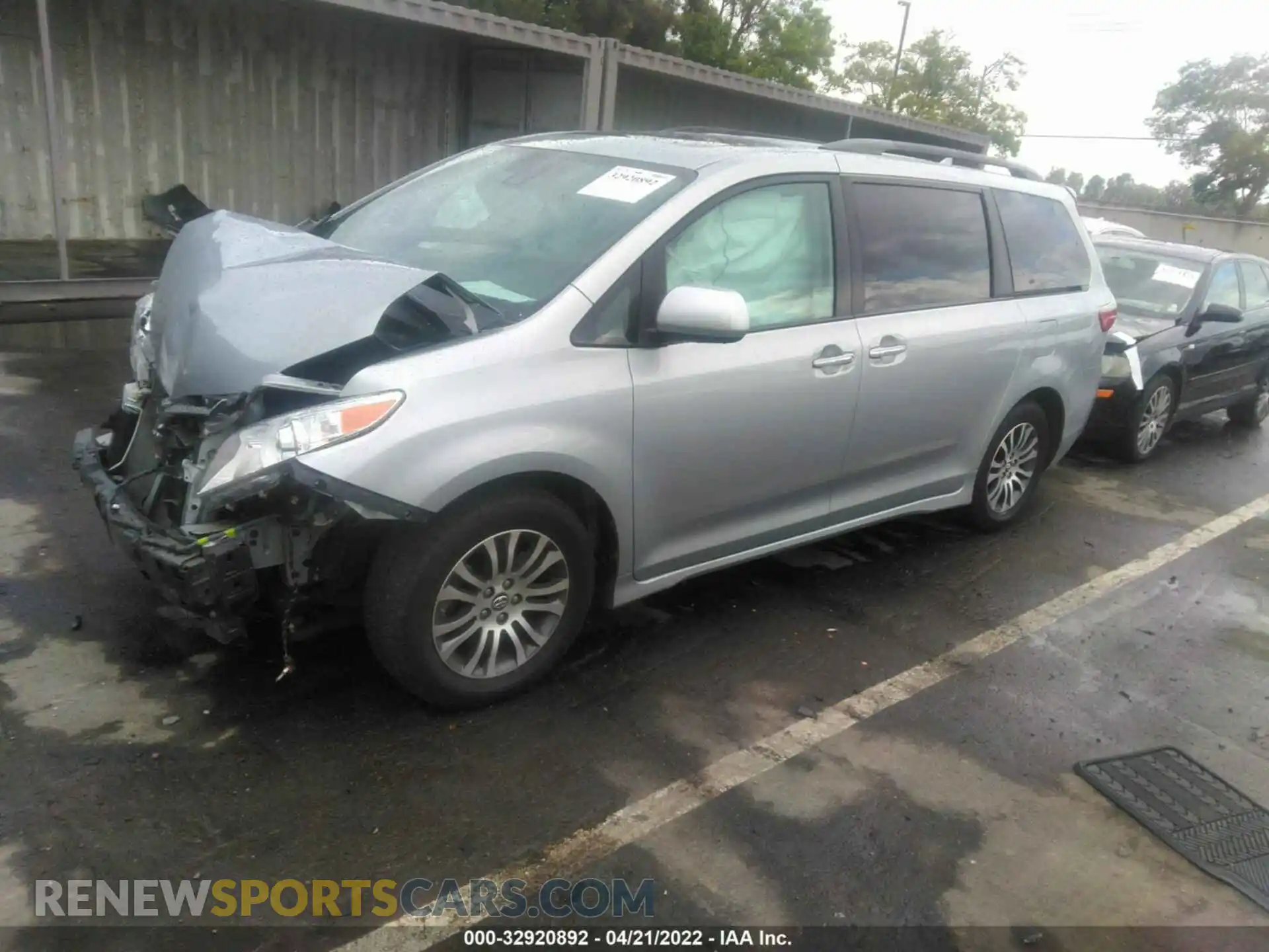 2 Photograph of a damaged car 5TDYZ3DC8LS042111 TOYOTA SIENNA 2020