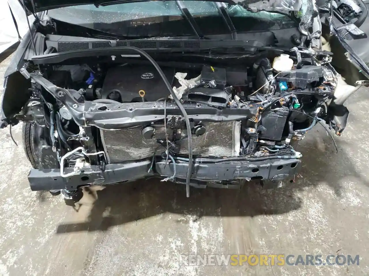 12 Photograph of a damaged car 5TDZZ3DC6LS083079 TOYOTA SIENNA 2020