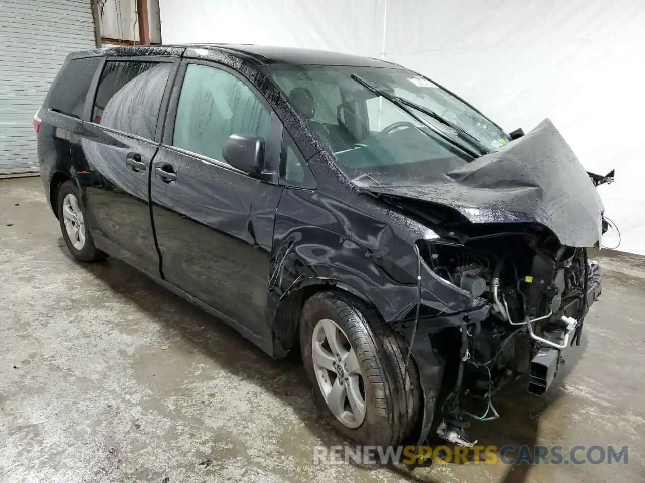 4 Photograph of a damaged car 5TDZZ3DC6LS083079 TOYOTA SIENNA 2020