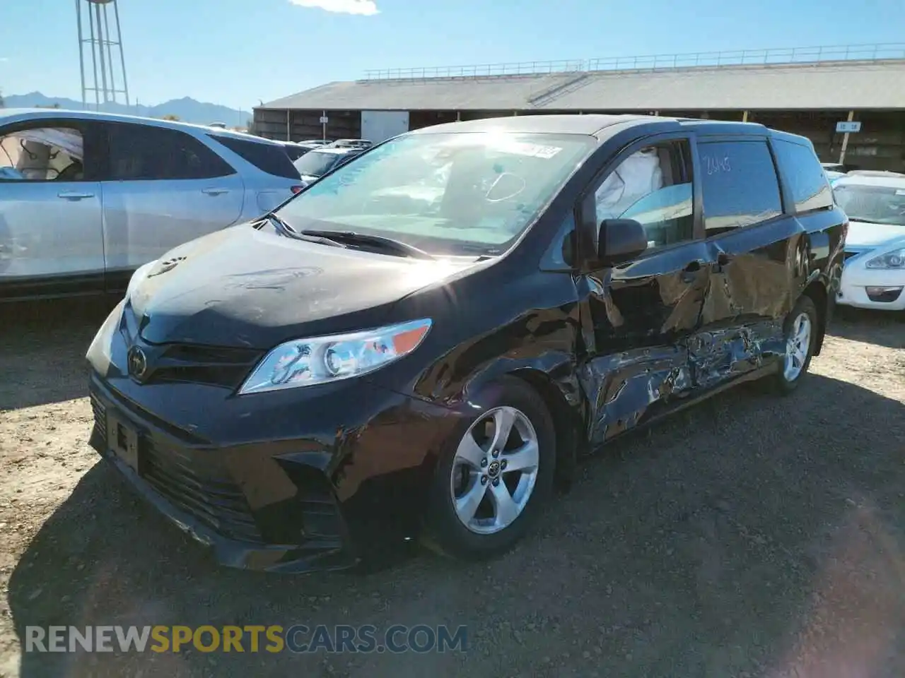 2 Photograph of a damaged car 5TDZZ3DC9LS080645 TOYOTA SIENNA 2020