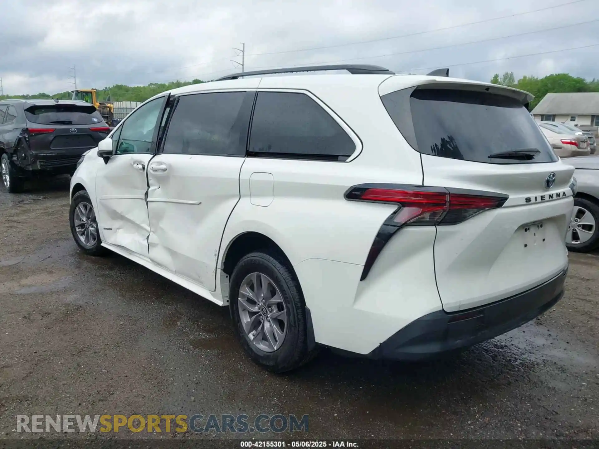 3 Photograph of a damaged car 5TDBRKEC8MS008394 TOYOTA SIENNA 2021
