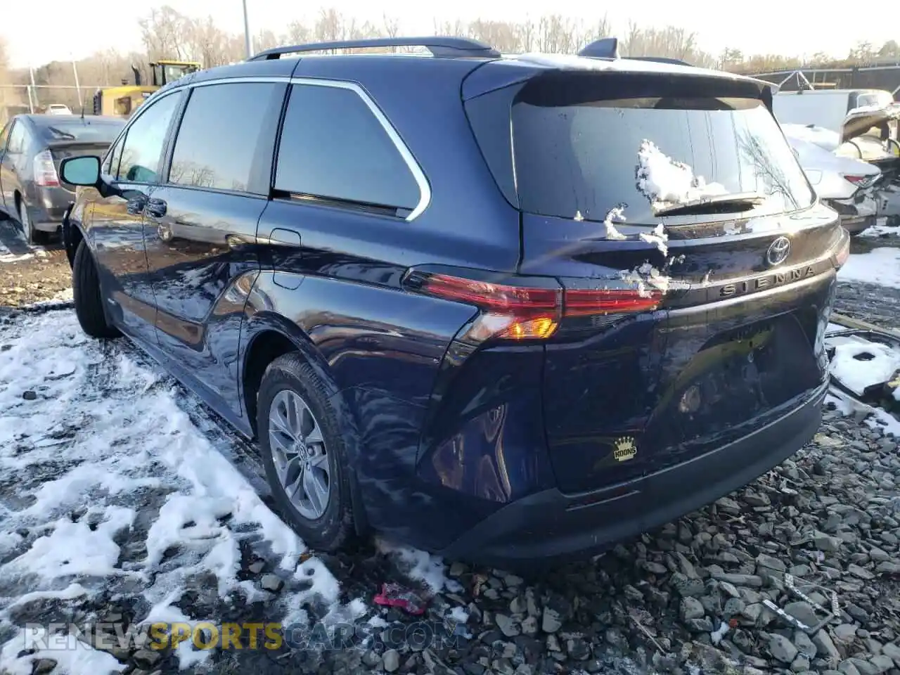 3 Photograph of a damaged car 5TDBRKEC9MS069818 TOYOTA SIENNA 2021