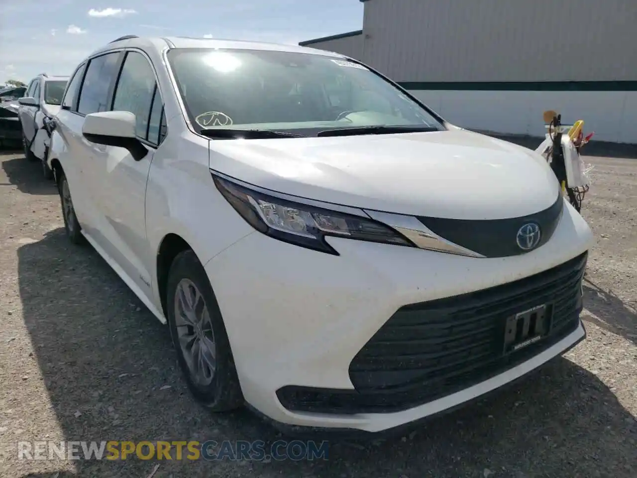 1 Photograph of a damaged car 5TDBSKFC6MS022538 TOYOTA SIENNA 2021