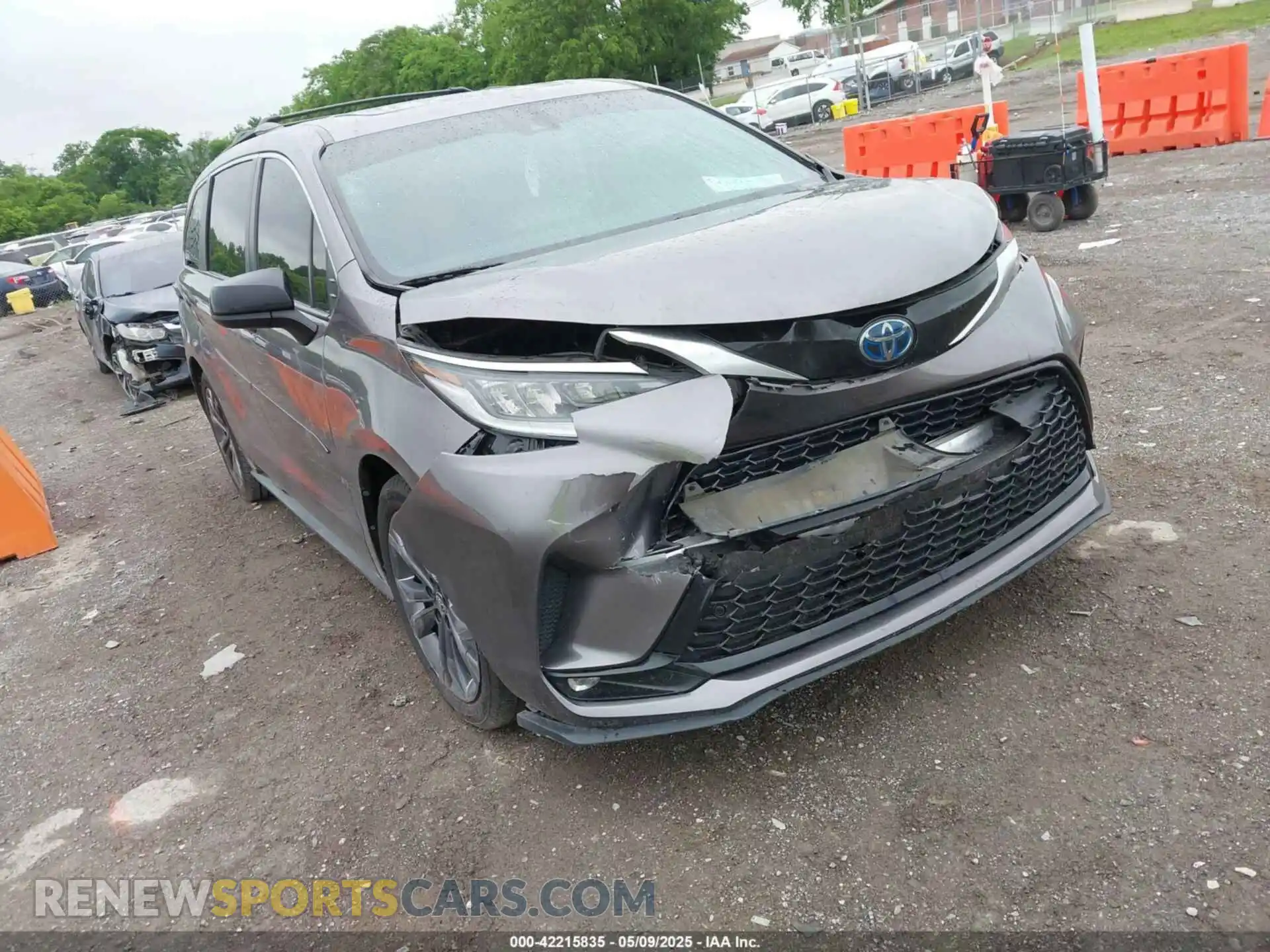 1 Photograph of a damaged car 5TDDRKEC4MS017361 TOYOTA SIENNA 2021