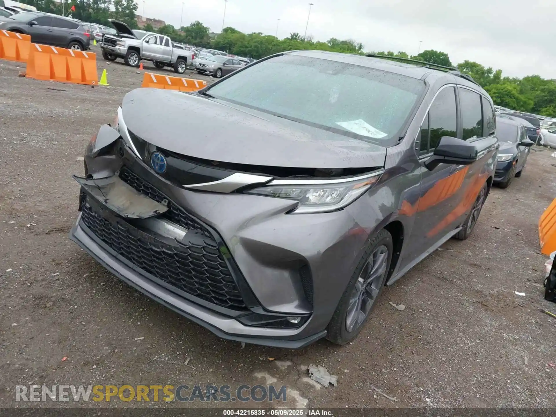 2 Photograph of a damaged car 5TDDRKEC4MS017361 TOYOTA SIENNA 2021