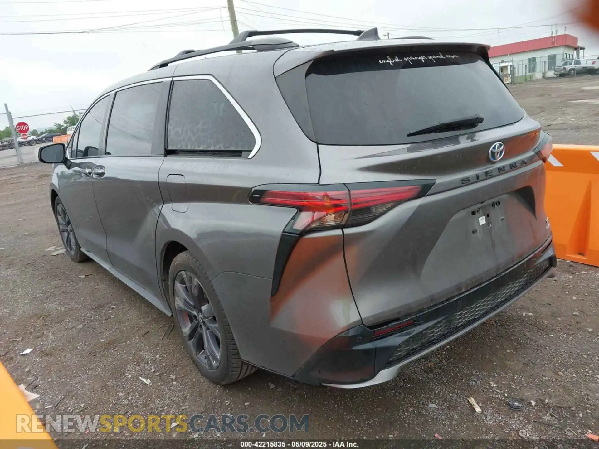3 Photograph of a damaged car 5TDDRKEC4MS017361 TOYOTA SIENNA 2021