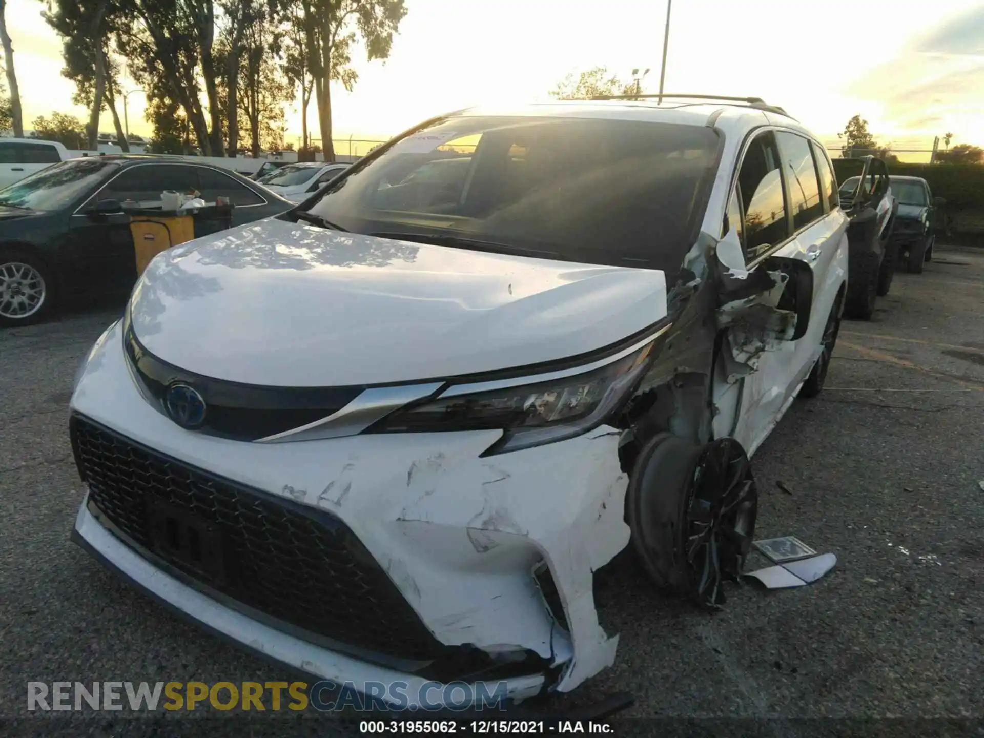 2 Photograph of a damaged car 5TDDRKEC4MS059013 TOYOTA SIENNA 2021