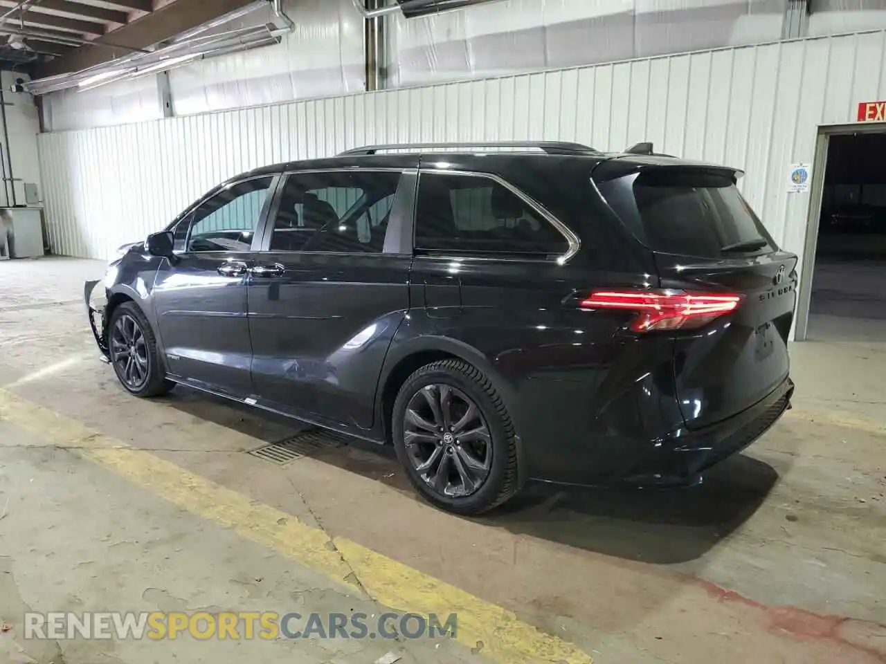 2 Photograph of a damaged car 5TDDRKEC5MS029633 TOYOTA SIENNA 2021