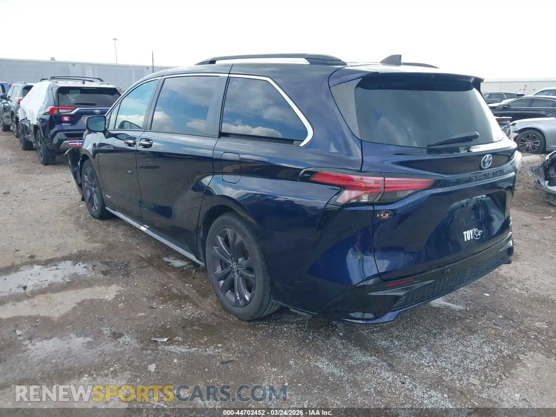 3 Photograph of a damaged car 5TDDRKEC8MS023986 TOYOTA SIENNA 2021