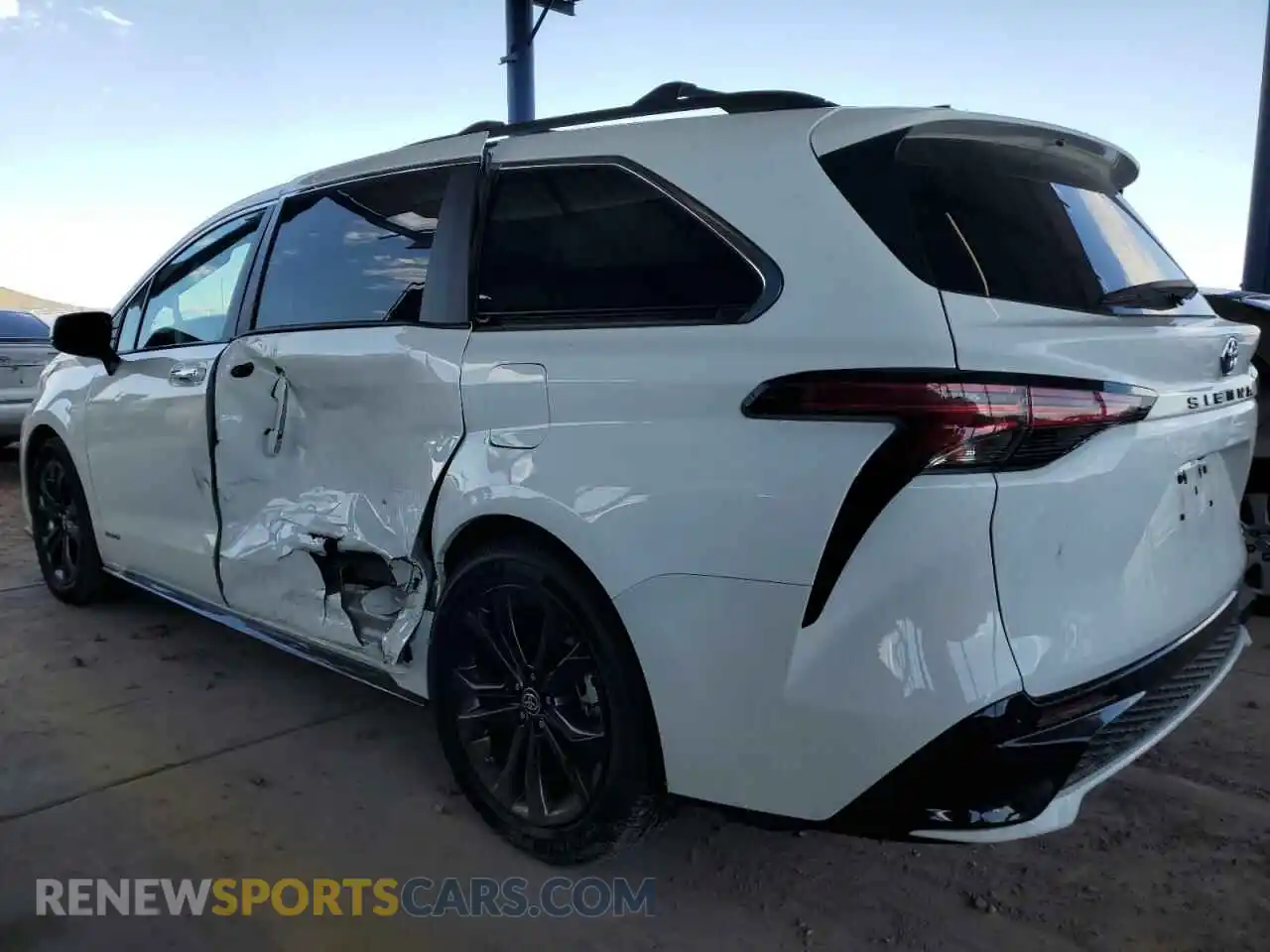 2 Photograph of a damaged car 5TDDRKEC9MS009448 TOYOTA SIENNA 2021