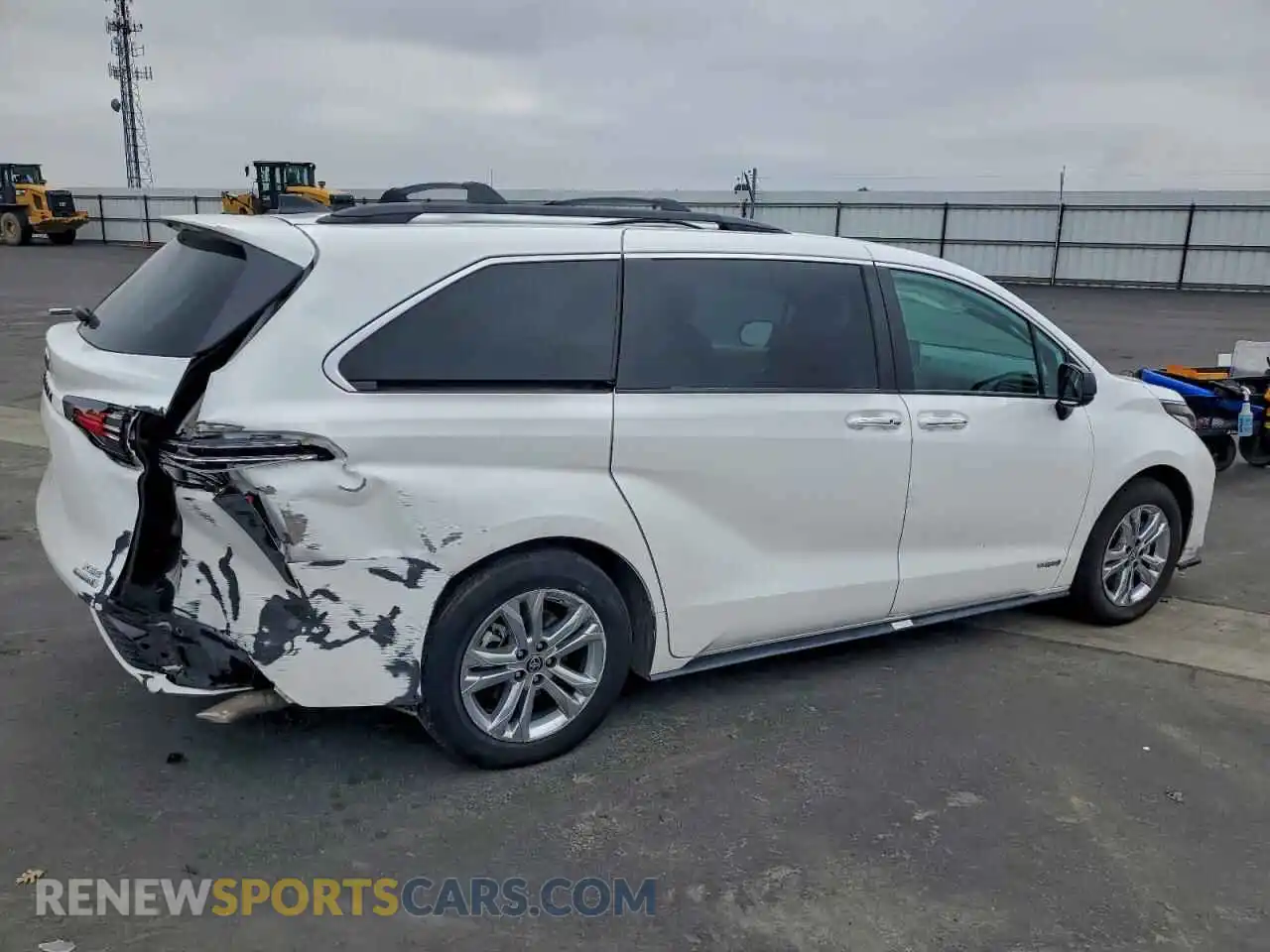 3 Photograph of a damaged car 5TDDSKFC1MS004165 TOYOTA SIENNA 2021