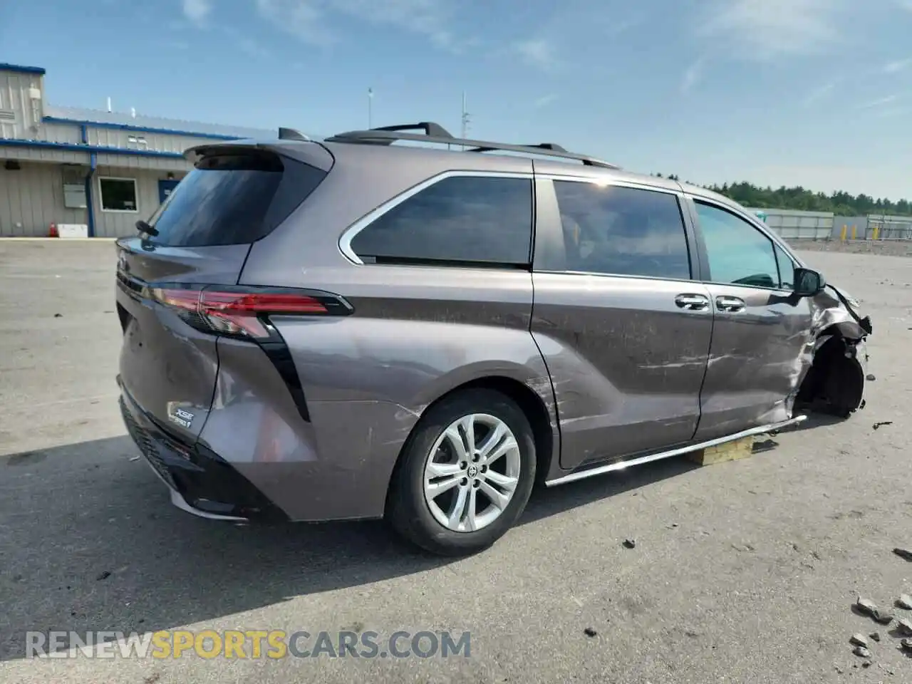 3 Photograph of a damaged car 5TDDSKFC6MS004209 TOYOTA SIENNA 2021