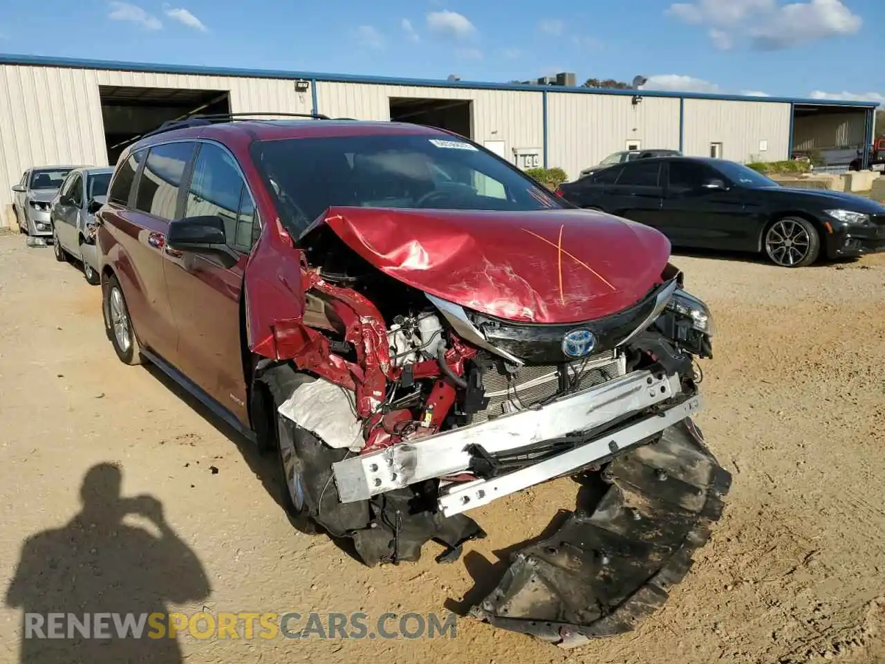 1 Photograph of a damaged car 5TDDSKFCXMS036502 TOYOTA SIENNA 2021