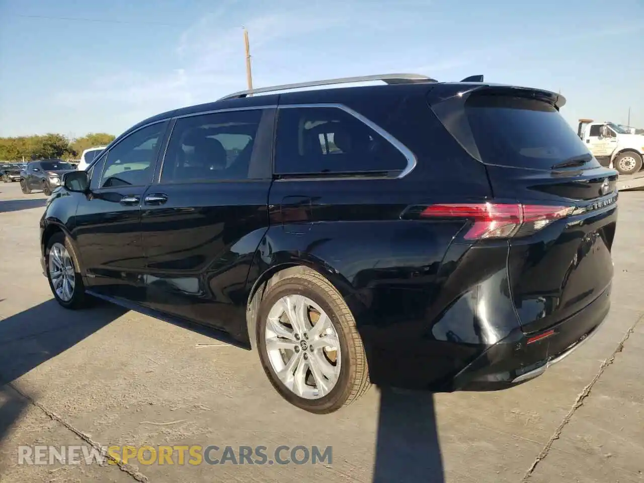 2 Photograph of a damaged car 5TDERKEC0MS026241 TOYOTA SIENNA 2021