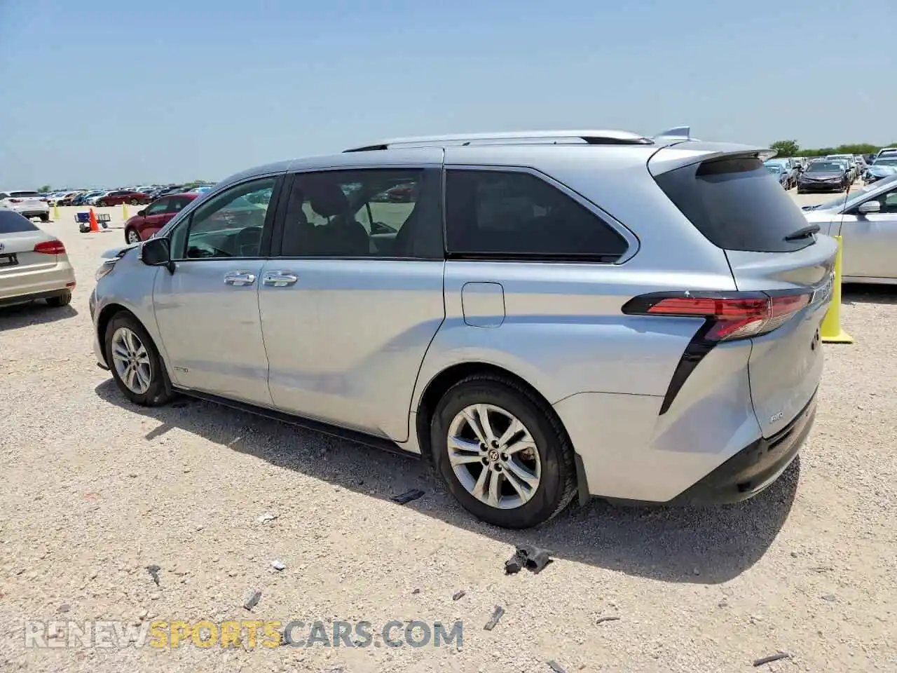 2 fotografías del automóvil dañado 5TDESKFC0MS037596 TOYOTA SIENNA 2021