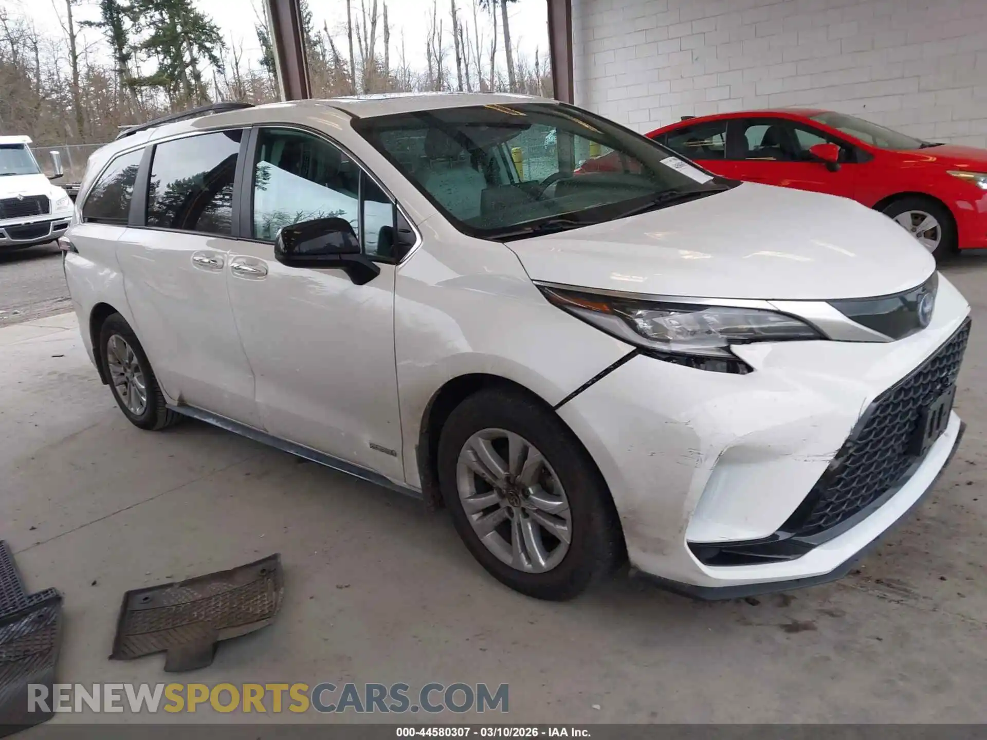 1 Photograph of a damaged car 5TDGSKFC7MS003342 TOYOTA SIENNA 2021