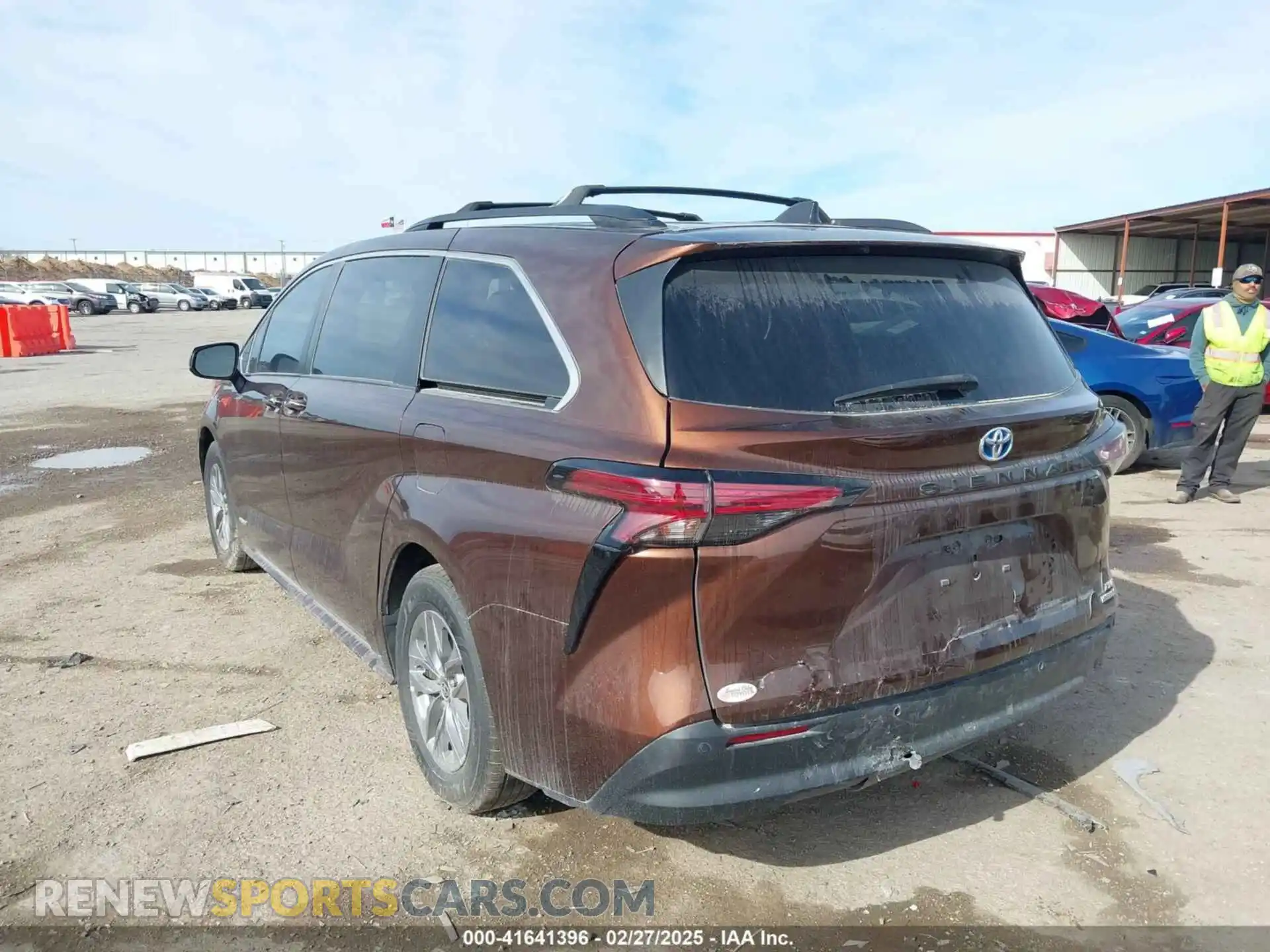 3 Photograph of a damaged car 5TDJRKEC2MS005454 TOYOTA SIENNA 2021