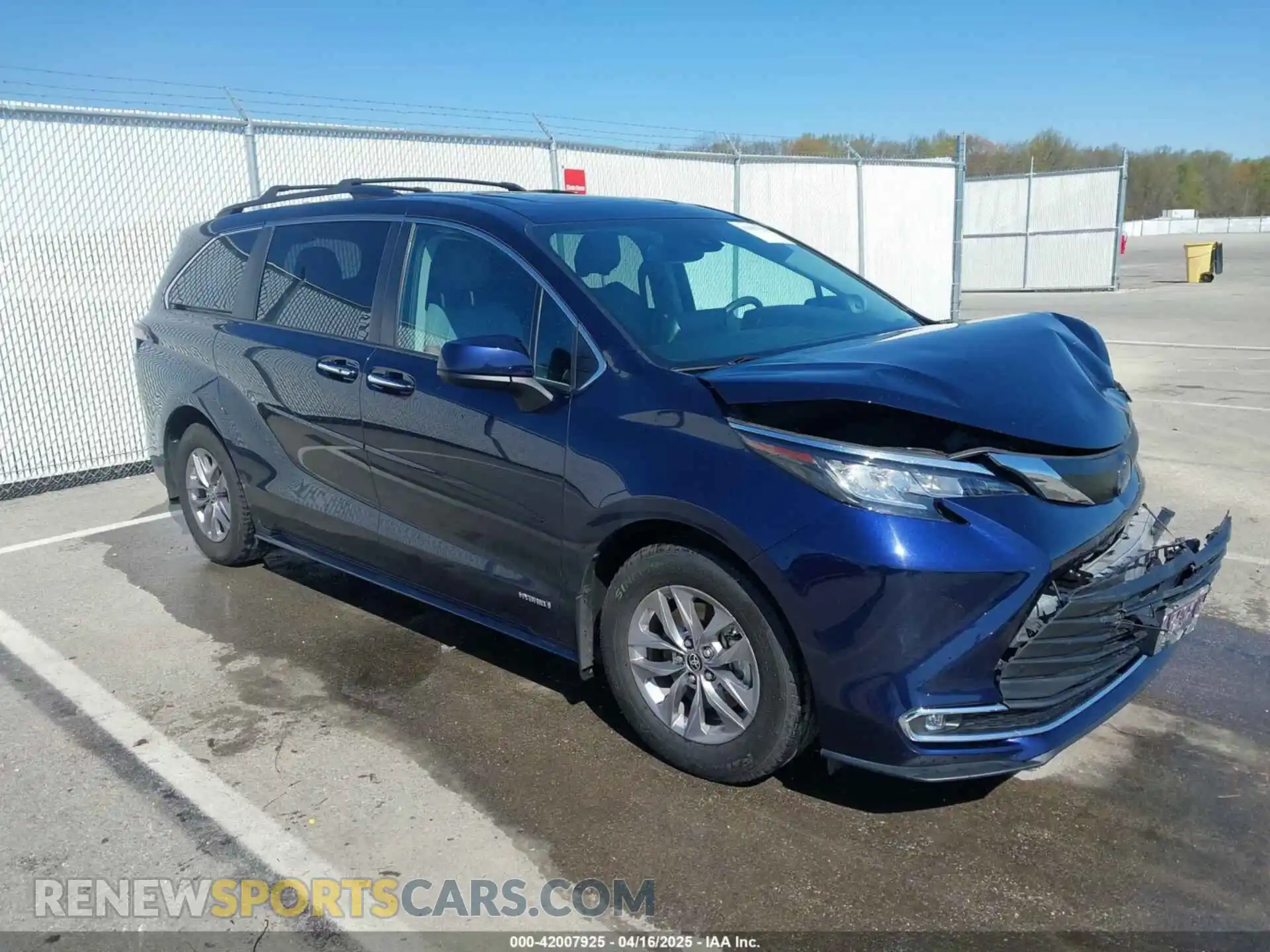 1 Photograph of a damaged car 5TDJRKEC2MS023873 TOYOTA SIENNA 2021