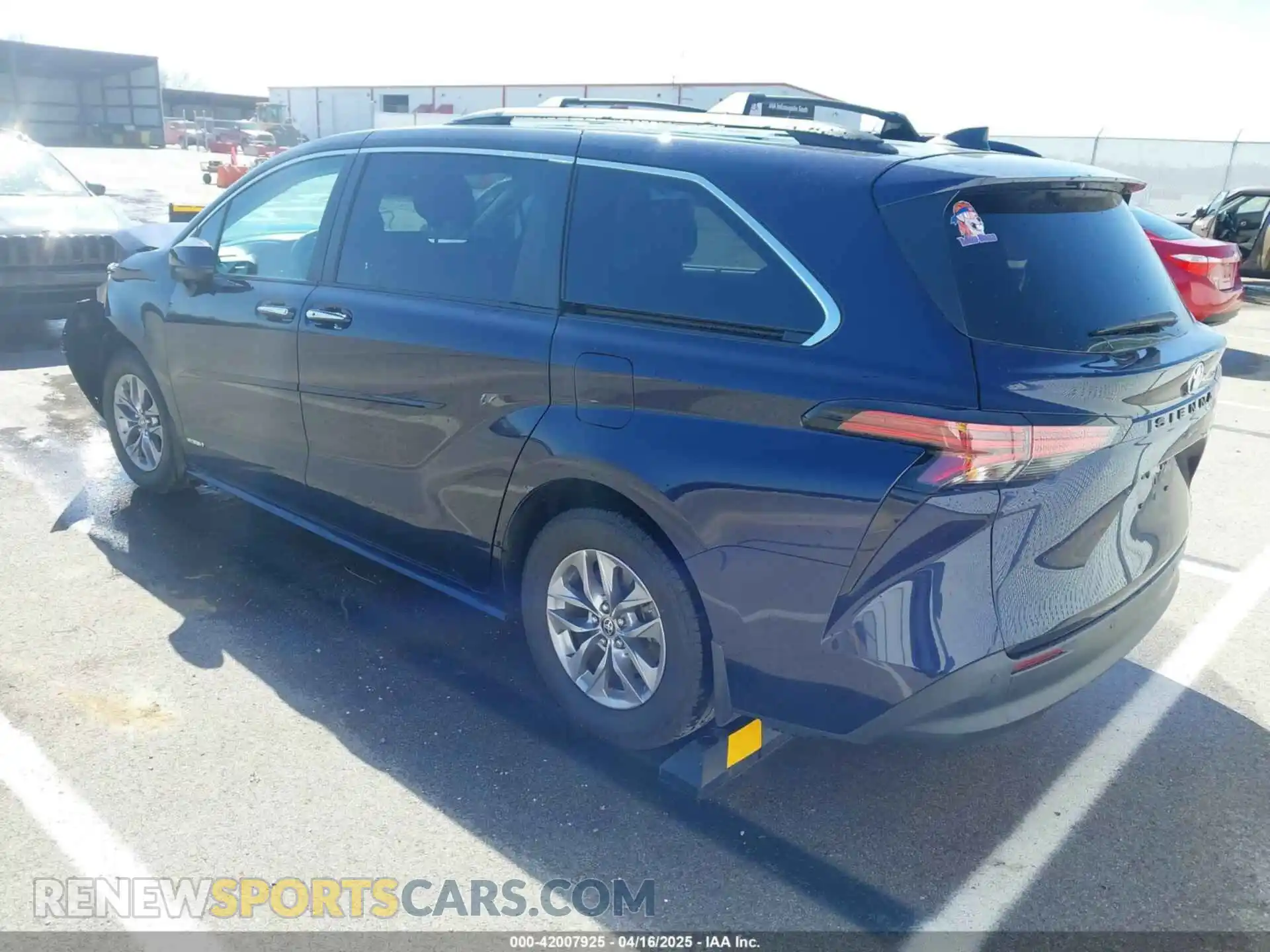 3 Photograph of a damaged car 5TDJRKEC2MS023873 TOYOTA SIENNA 2021