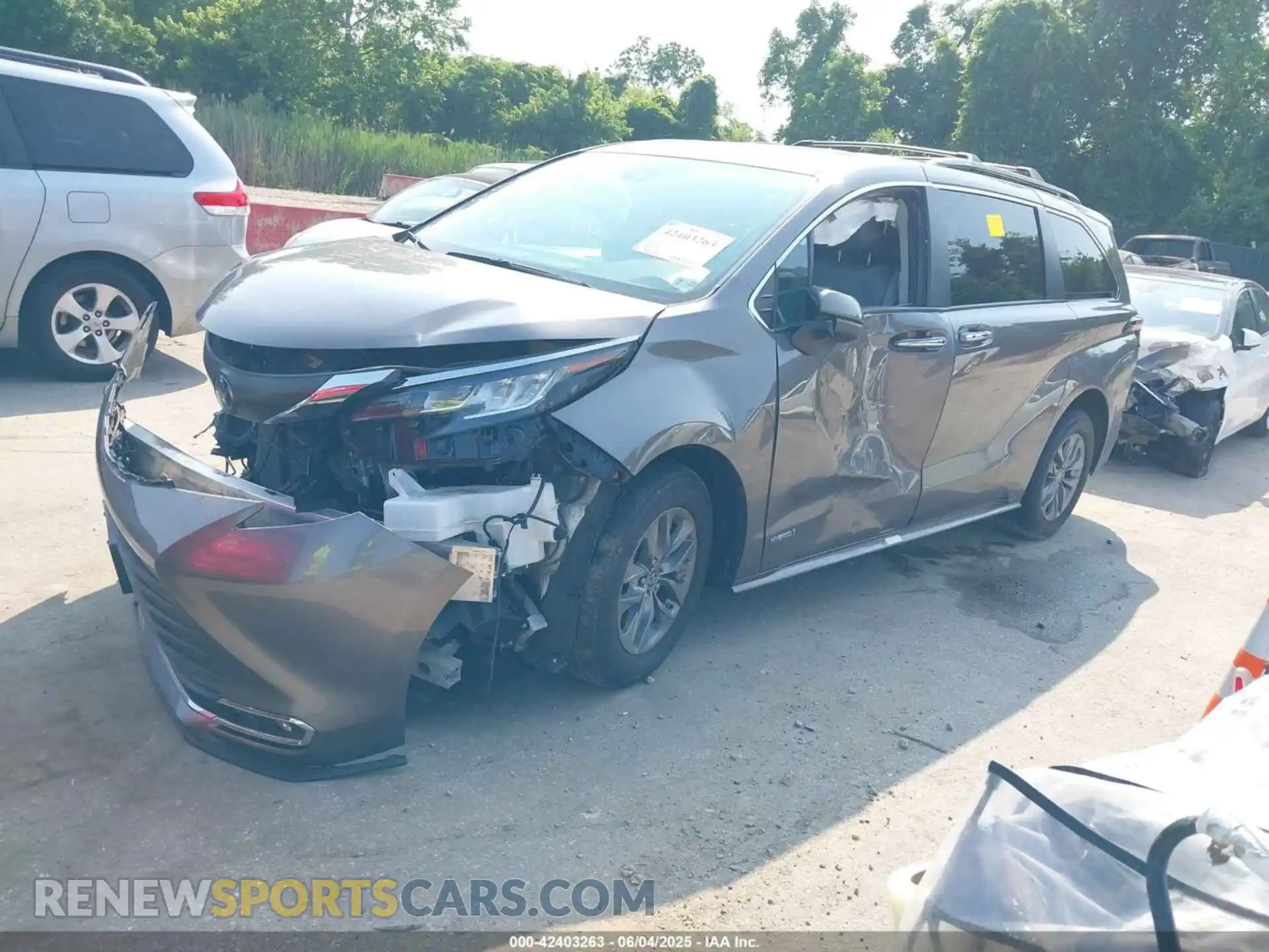 2 Photograph of a damaged car 5TDJRKEC3MS057627 TOYOTA SIENNA 2021