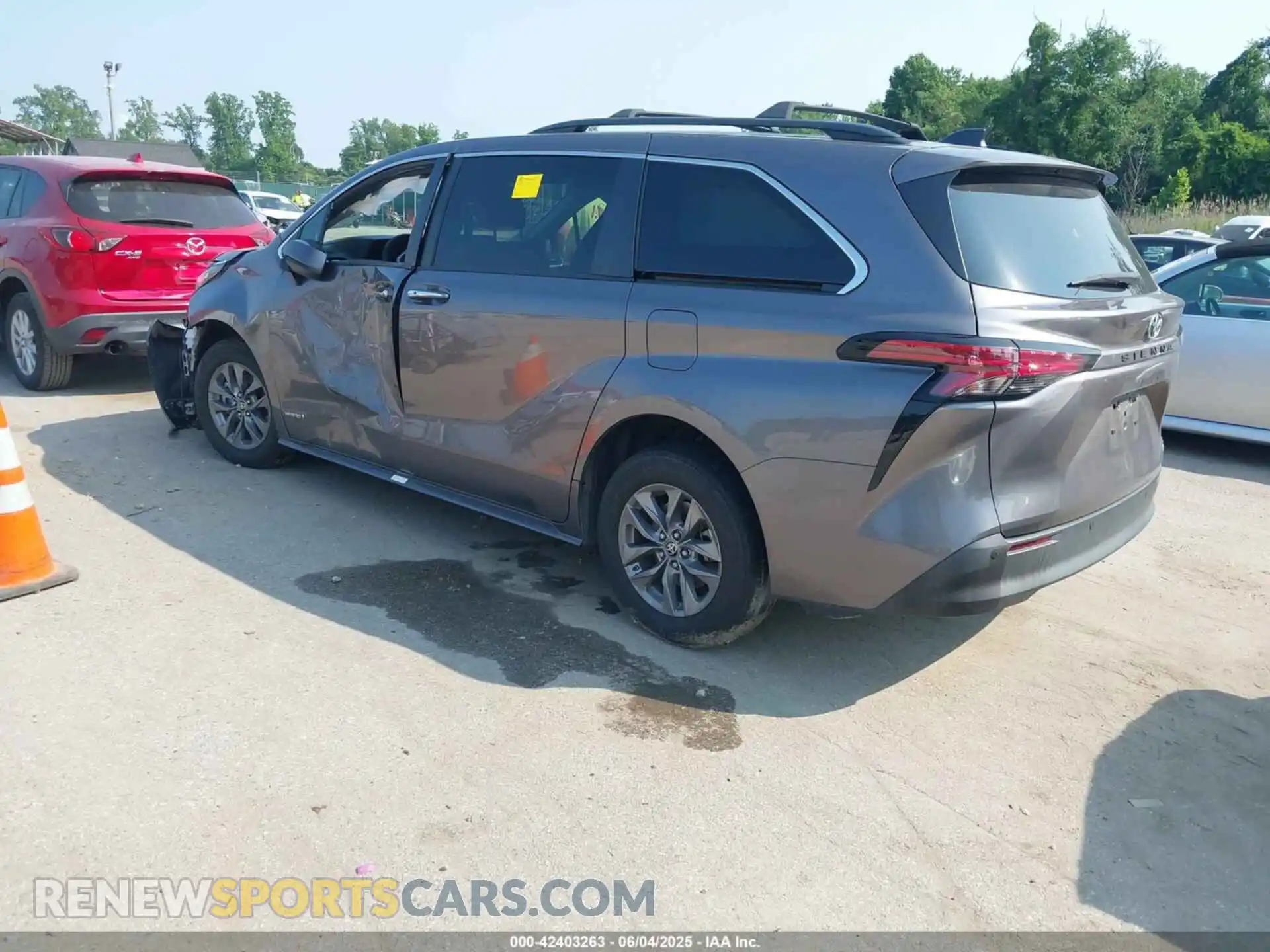 3 Photograph of a damaged car 5TDJRKEC3MS057627 TOYOTA SIENNA 2021