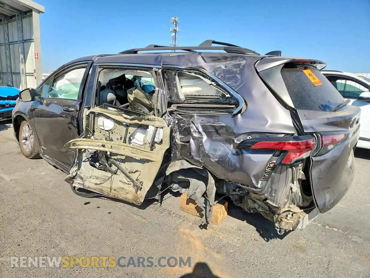 2 Photograph of a damaged car 5TDJRKEC5MS019235 TOYOTA SIENNA 2021