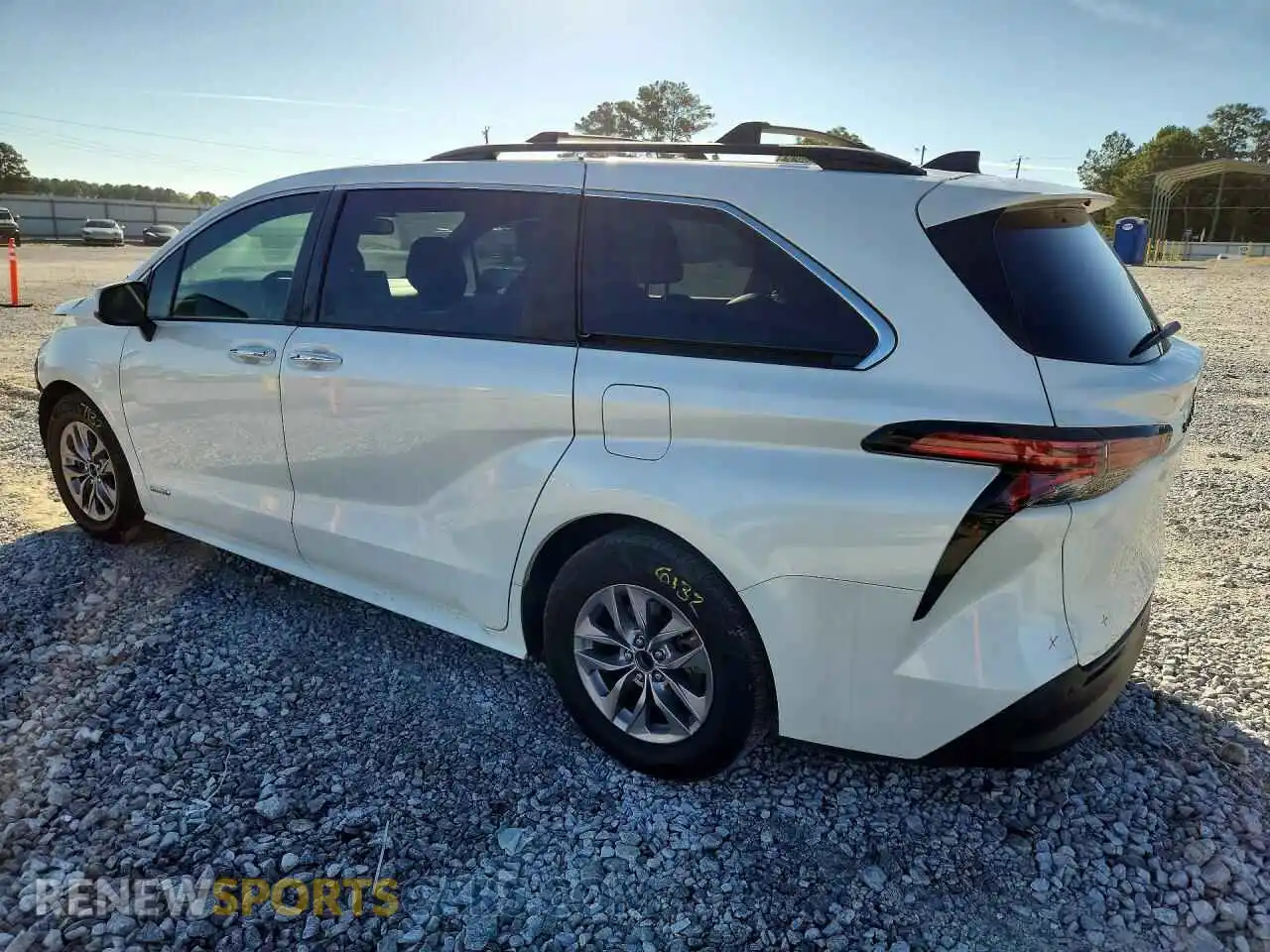 2 Photograph of a damaged car 5TDJRKEC9MS018752 TOYOTA SIENNA 2021