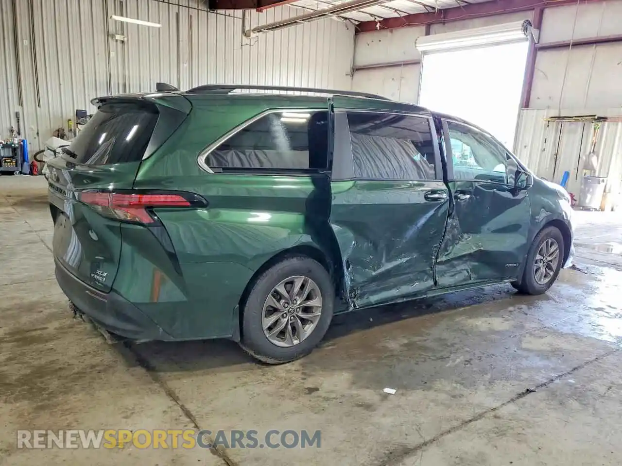 3 Photograph of a damaged car 5TDJSKFC3MS035484 TOYOTA SIENNA 2021